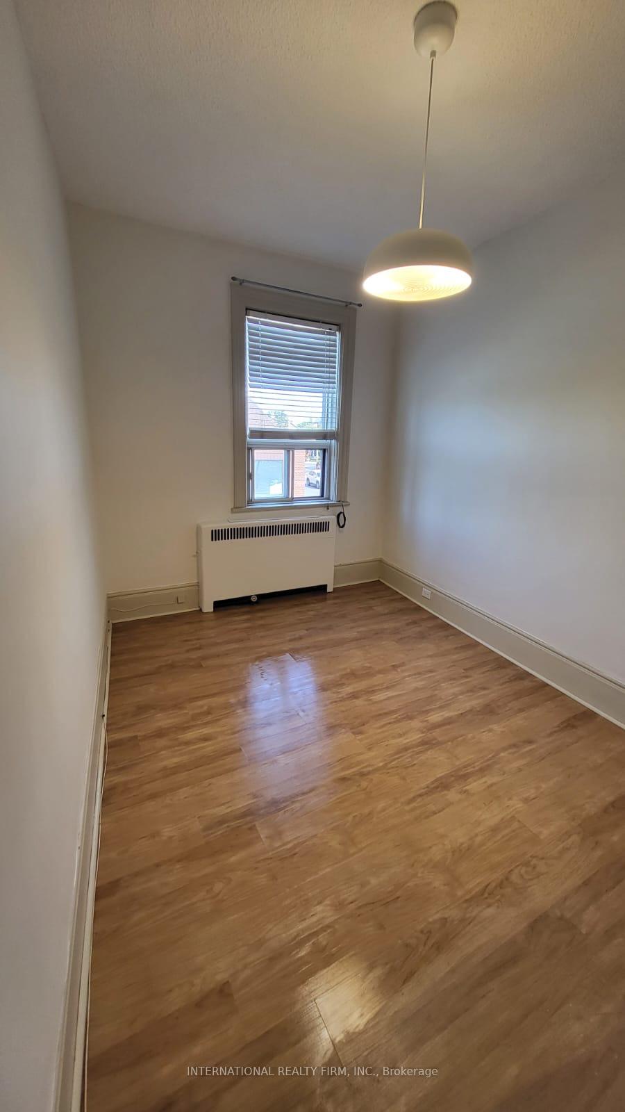 Photo 3 of Unit 2, 7 Thomas Street, Mississauga, Streetsville — HOMEH