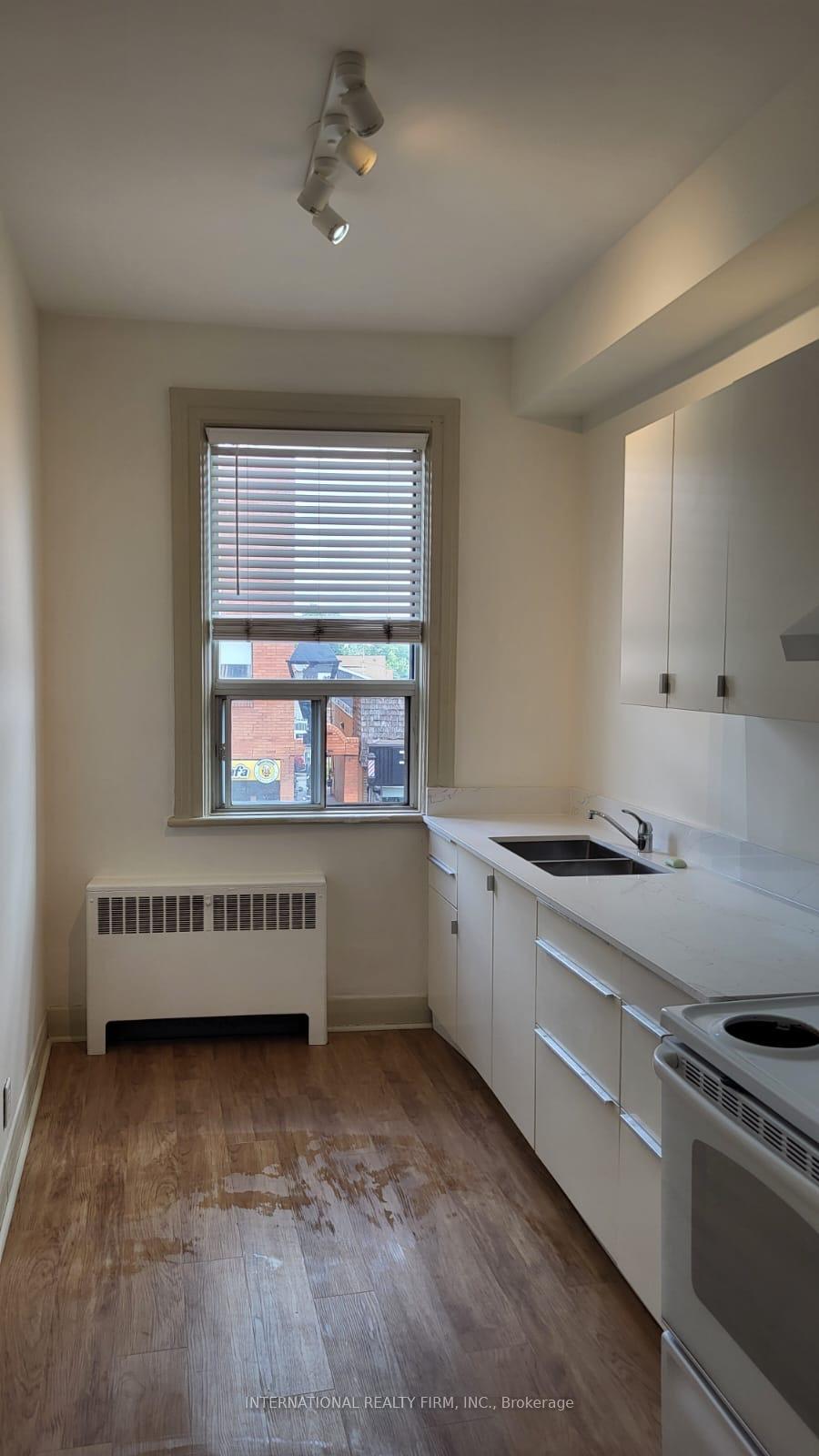 Photo 6 of Unit 2, 7 Thomas Street, Mississauga, Streetsville — HOMEH