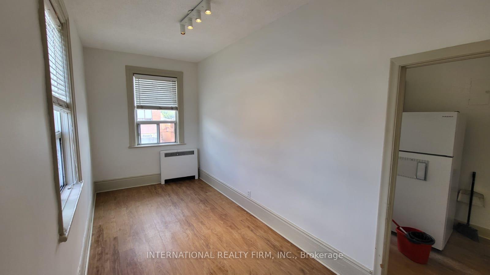 Photo 8 of Unit 2, 7 Thomas Street, Mississauga, Streetsville — HOMEH