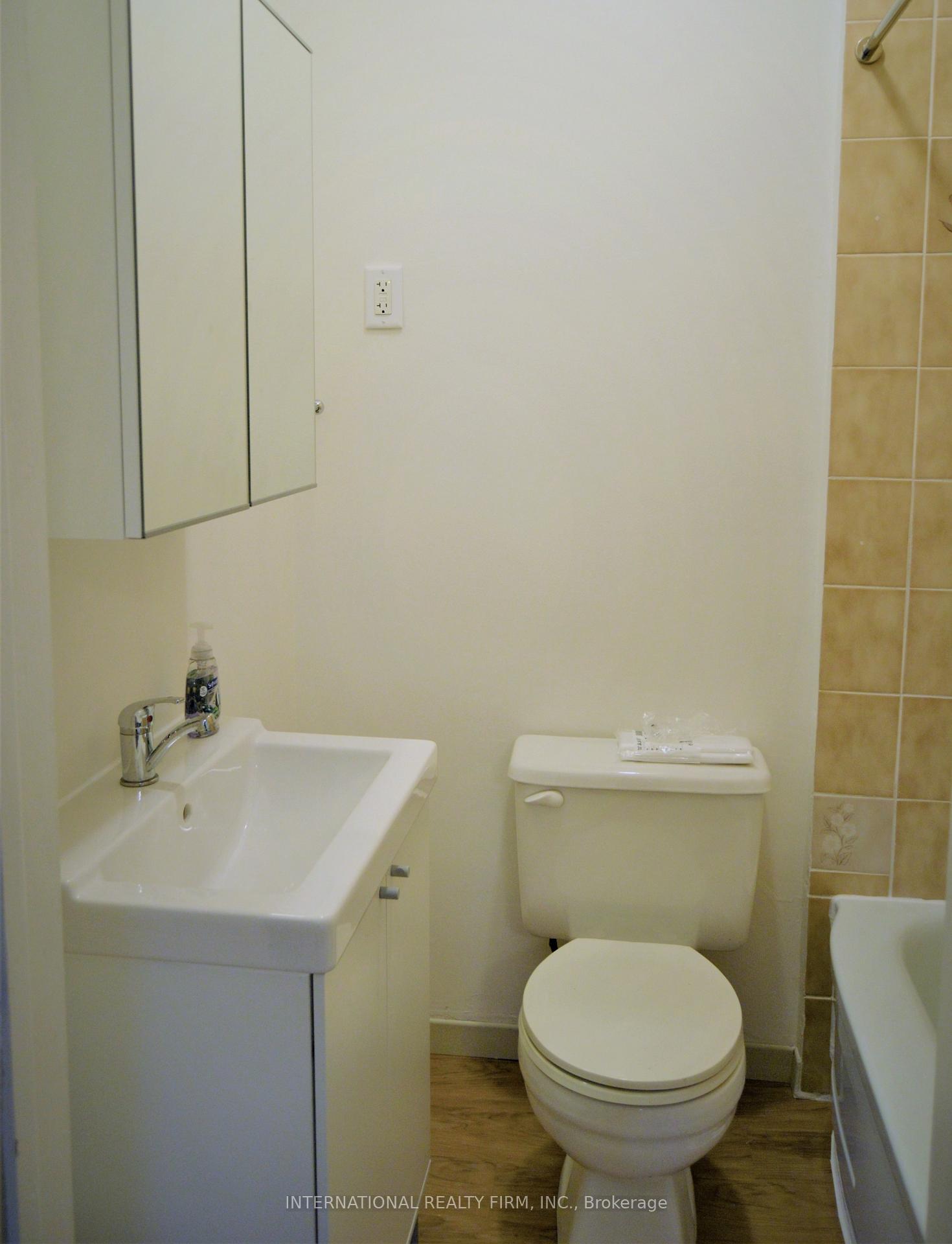 Photo 13 of Unit 2, 7 Thomas Street, Mississauga, Streetsville — HOMEH
