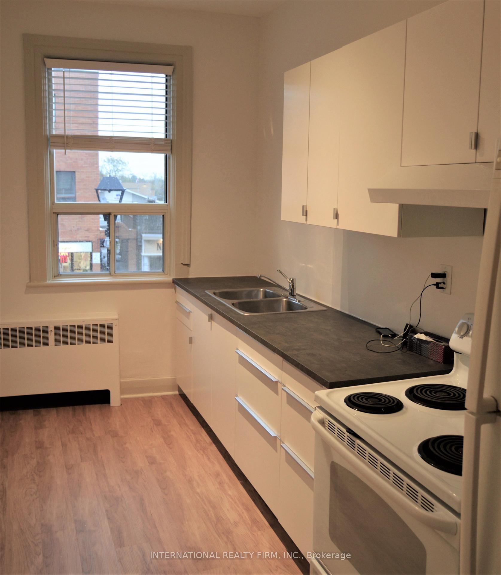 Photo 18 of Unit 2, 7 Thomas Street, Mississauga, Streetsville — HOMEH
