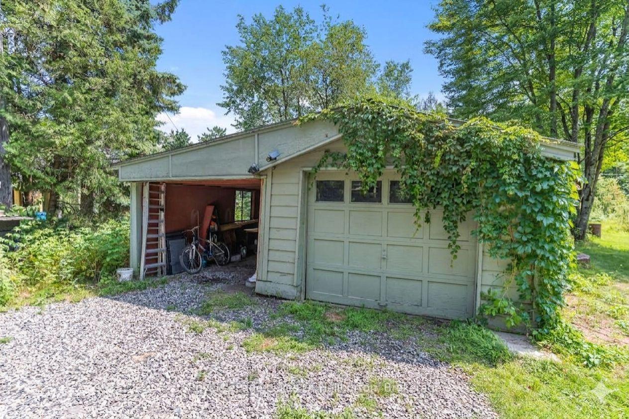 Photo 5 of 4982 Gelert Road, Minden Hills, Snowdon — HOMEH