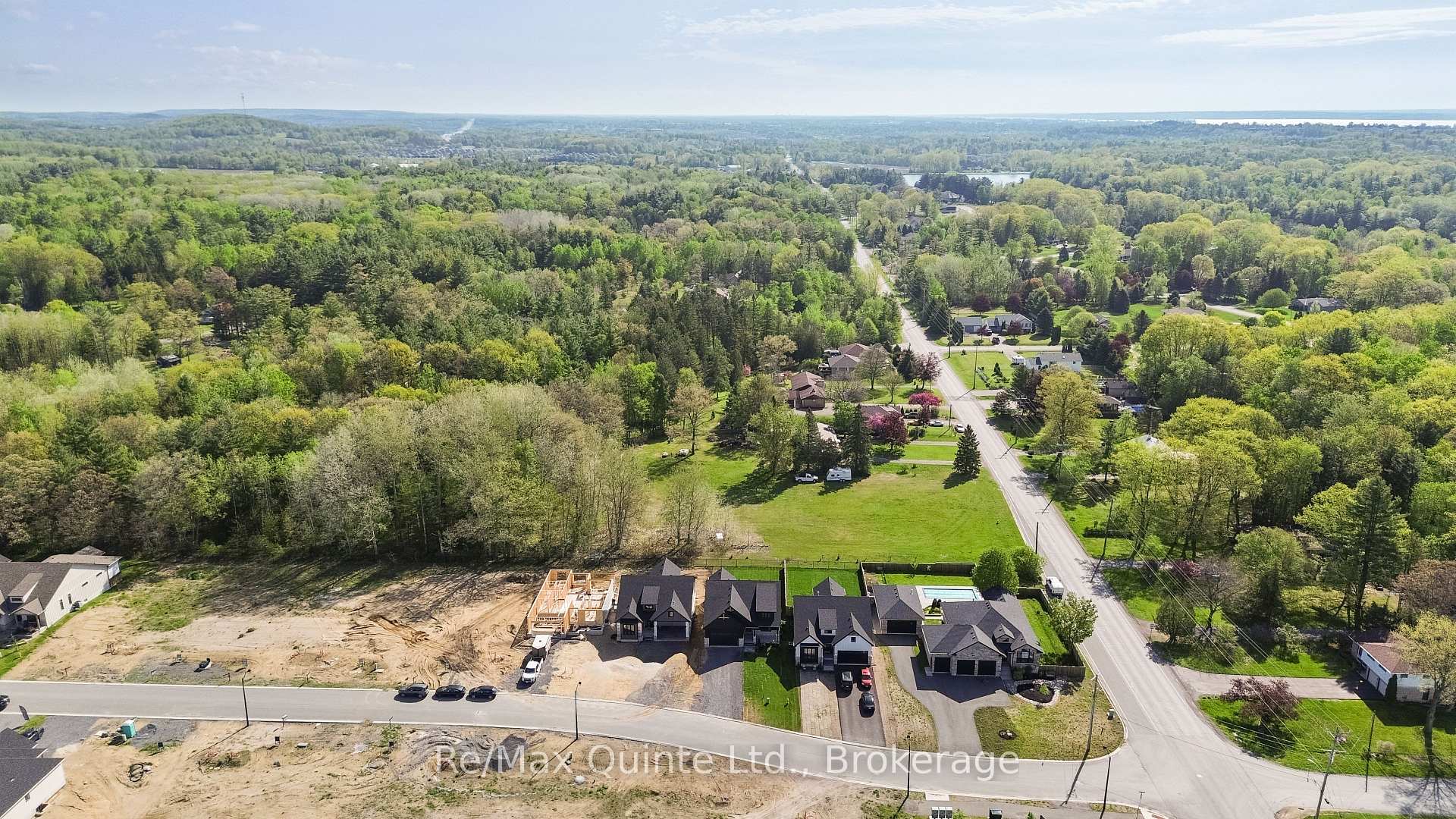 Photo 10 of 17 Deerview Drive, Quinte West, Murray Ward — HOMEH