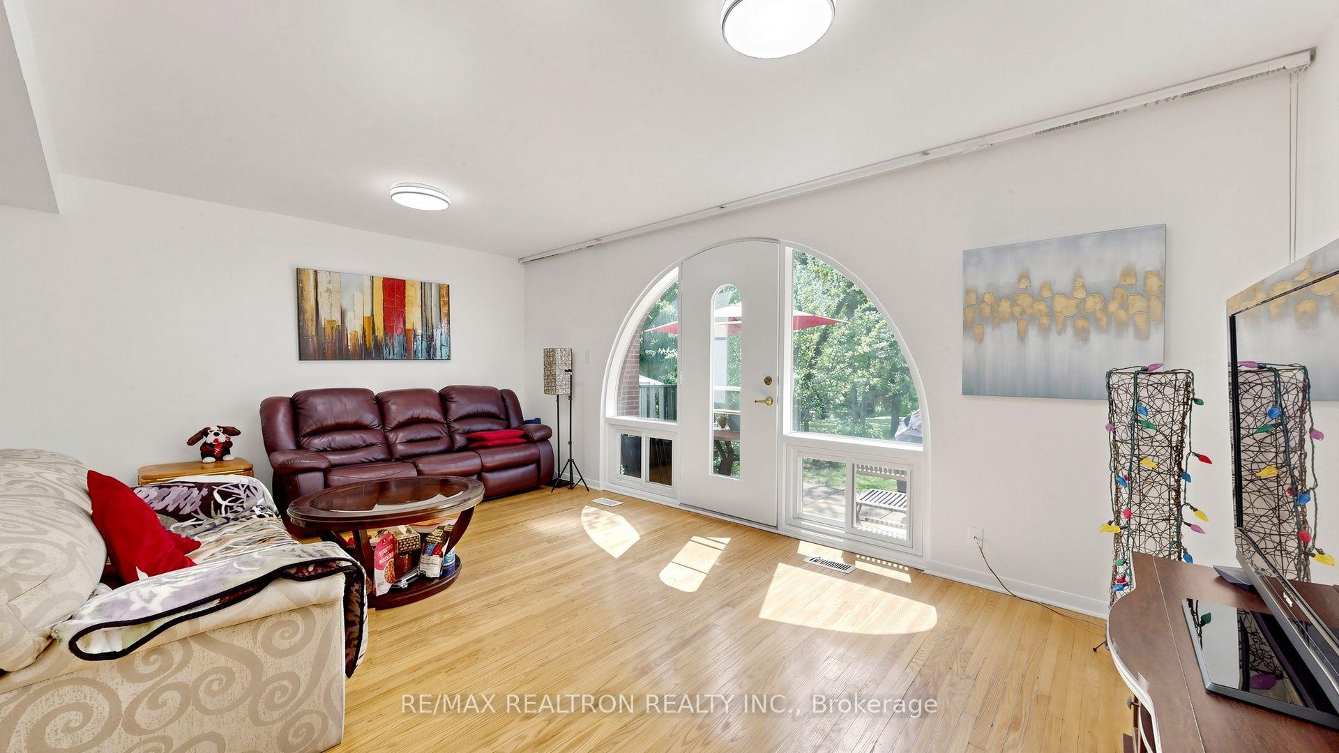 Front of Unit 59, 10 Esterbrooke Avenue