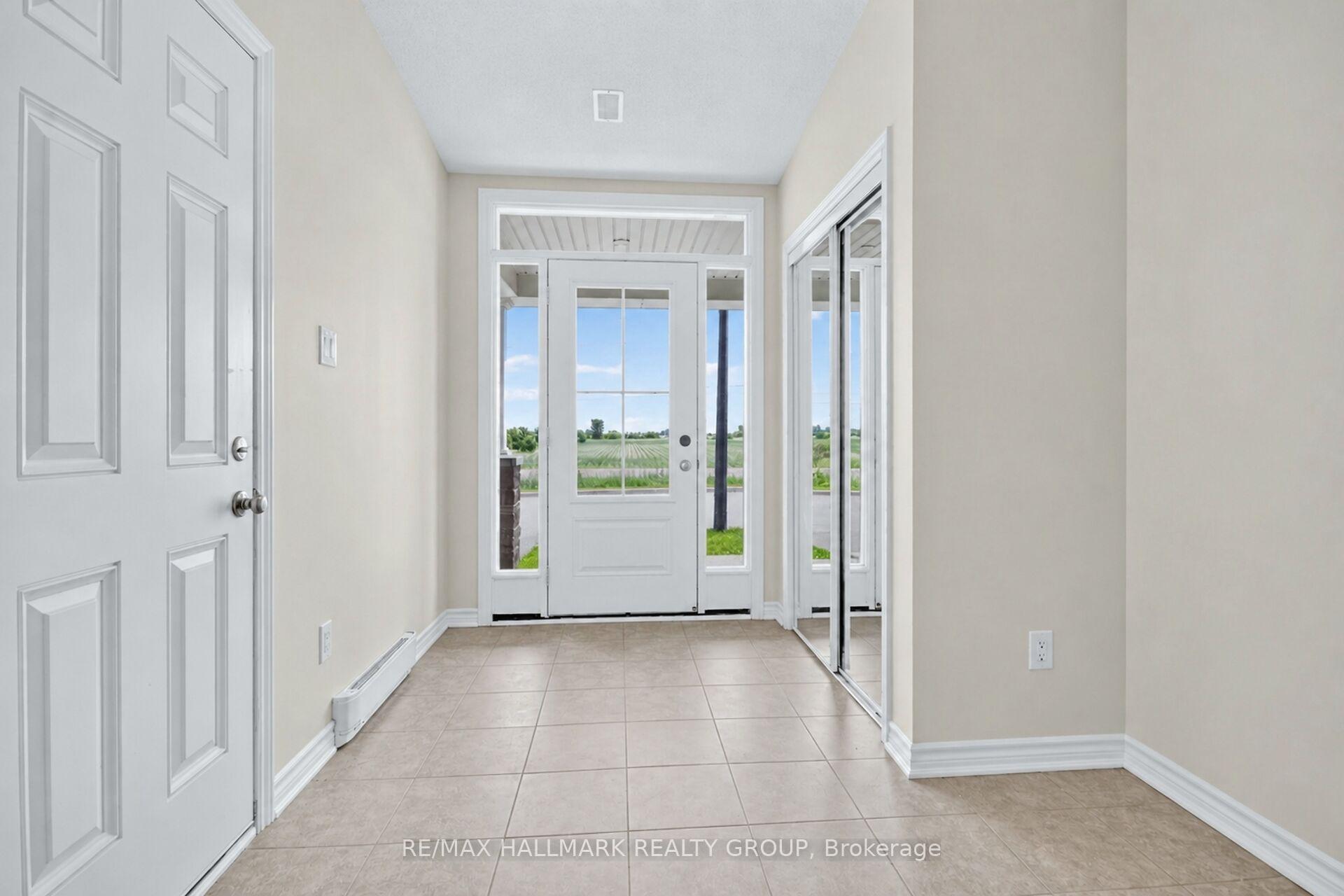 Photo 3 of 235 Hibernian Walk, Ottawa, Kanata - Emerald Meadows/Trailwest — HOMEH