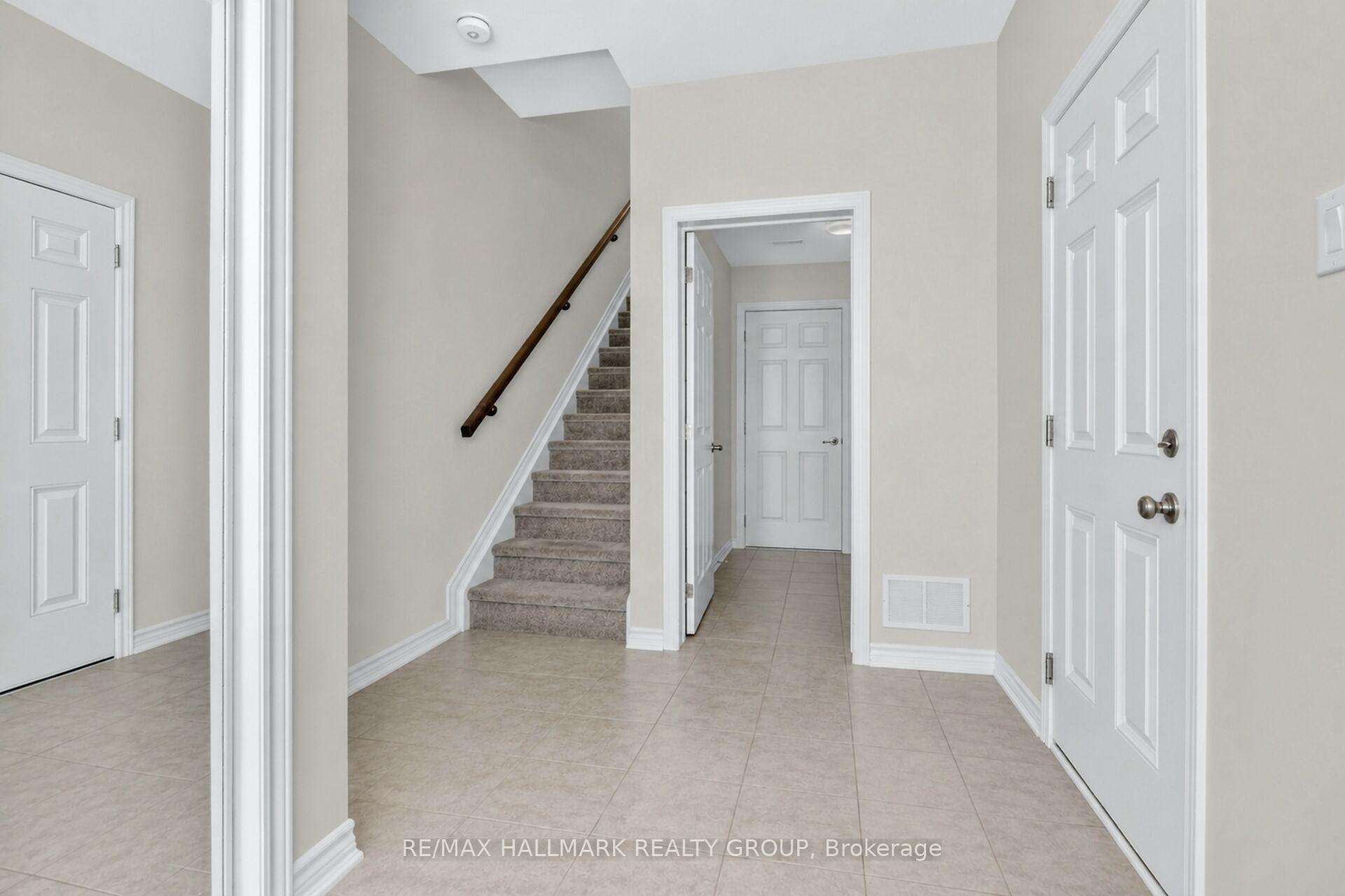 Photo 4 of 235 Hibernian Walk, Ottawa, Kanata - Emerald Meadows/Trailwest — HOMEH