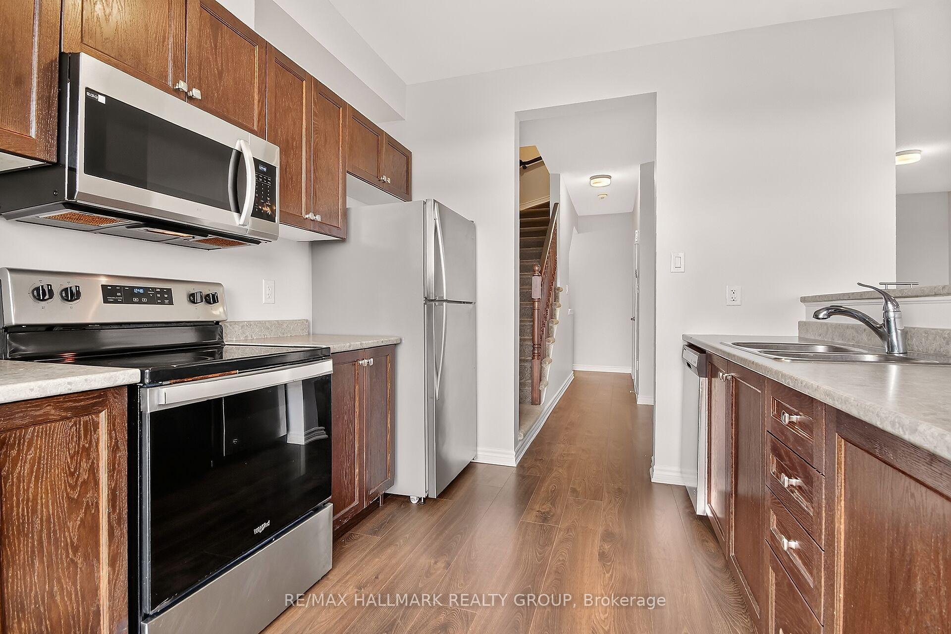 Photo 10 of 235 Hibernian Walk, Ottawa, Kanata - Emerald Meadows/Trailwest — HOMEH