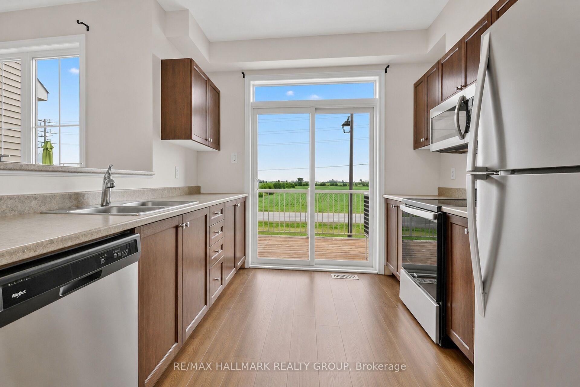 Photo 13 of 235 Hibernian Walk, Ottawa, Kanata - Emerald Meadows/Trailwest — HOMEH