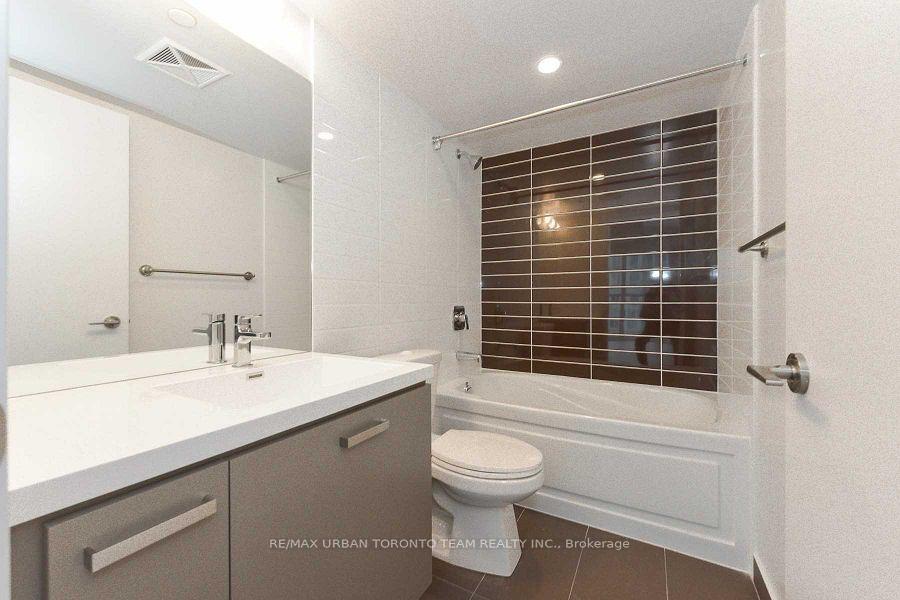 Photo 9 of Unit 1709, 125 Redpath Avenue, Toronto, Mount Pleasant West — HOMEH