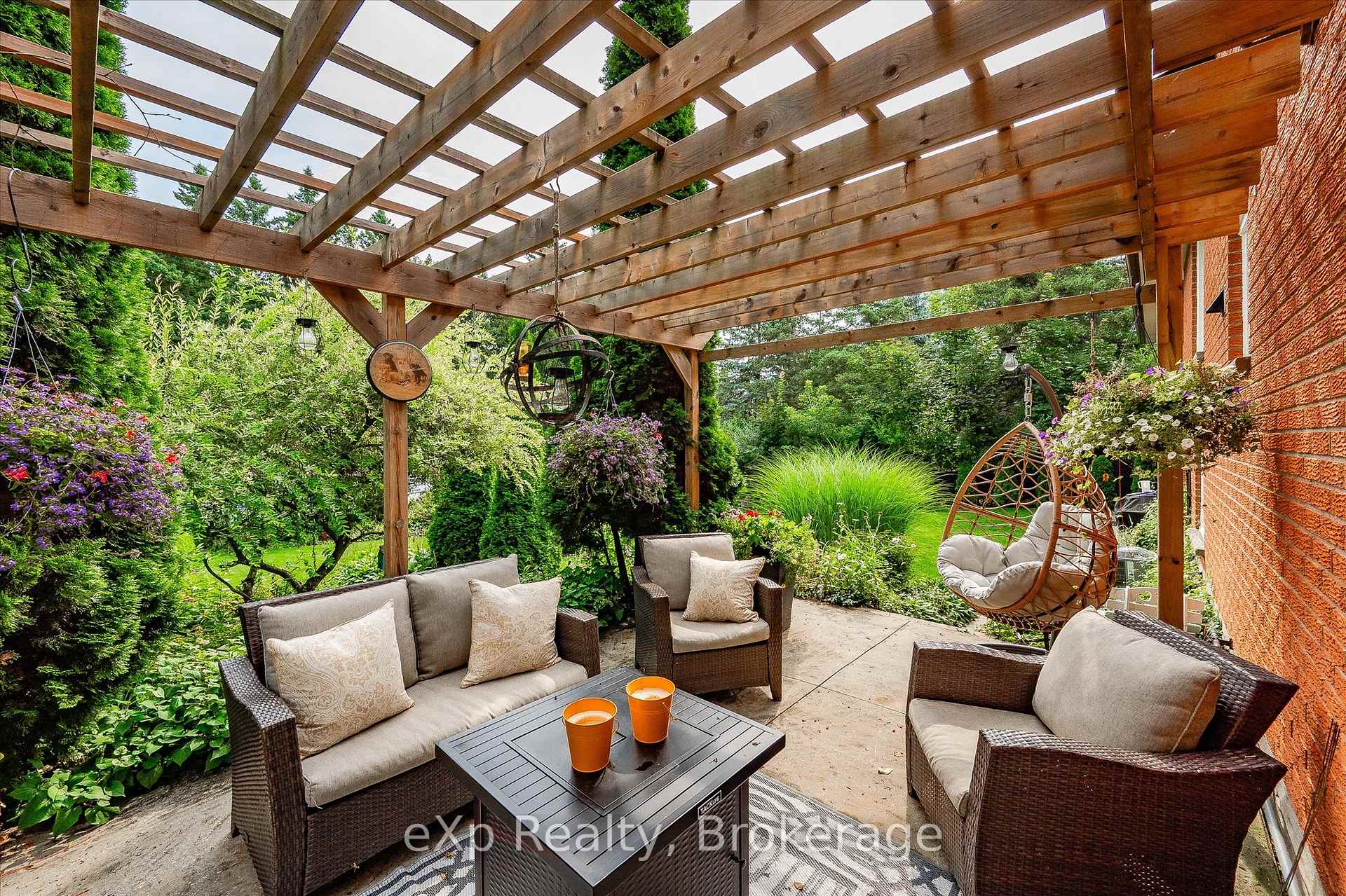 Photo 3 of 8 Malvern Crescent, Guelph, Pineridge/Westminster Woods — HOMEH