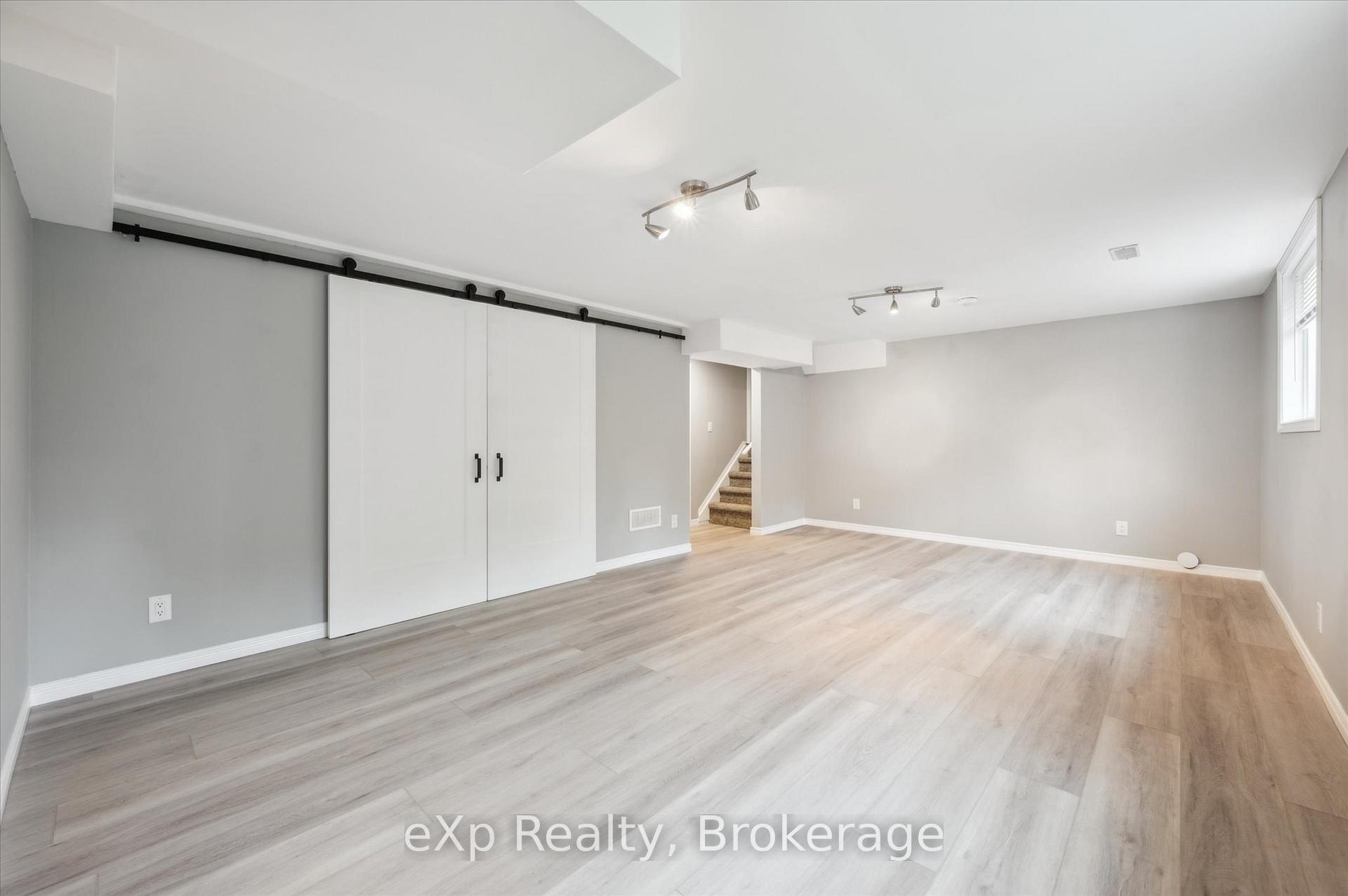 Photo 32 of 8 Malvern Crescent, Guelph, Pineridge/Westminster Woods — HOMEH