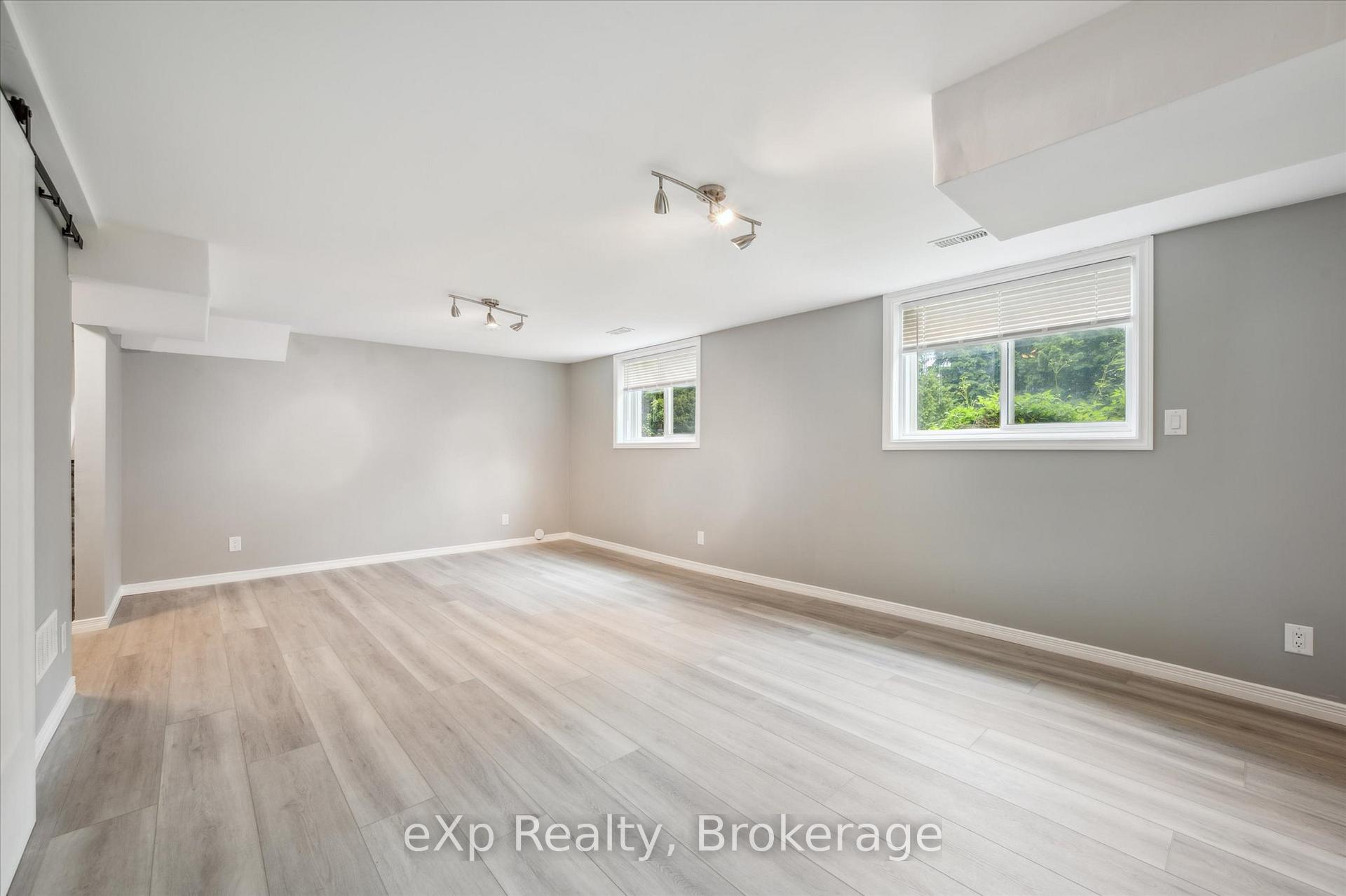 Photo 33 of 8 Malvern Crescent, Guelph, Pineridge/Westminster Woods — HOMEH