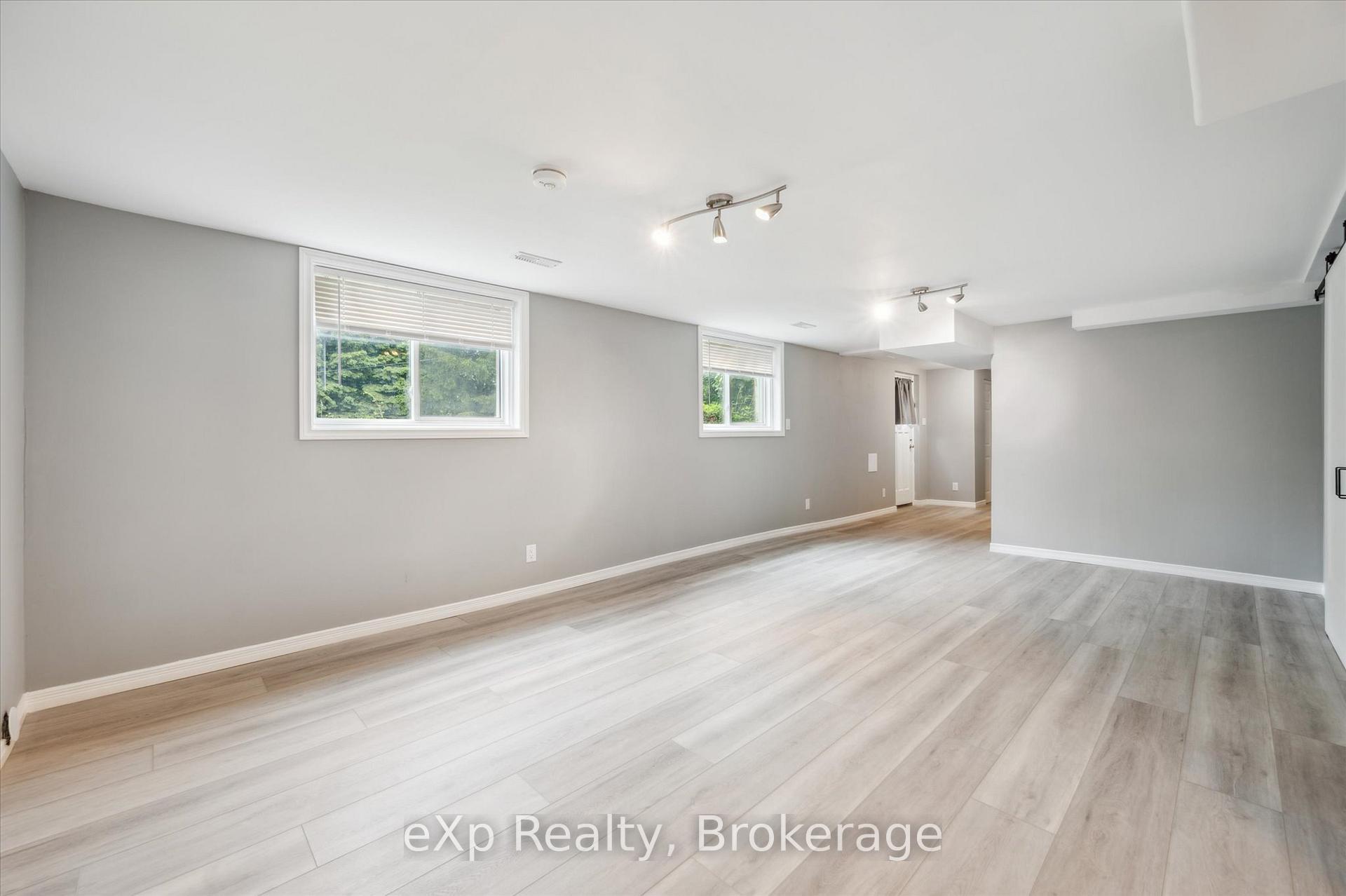 Photo 34 of 8 Malvern Crescent, Guelph, Pineridge/Westminster Woods — HOMEH