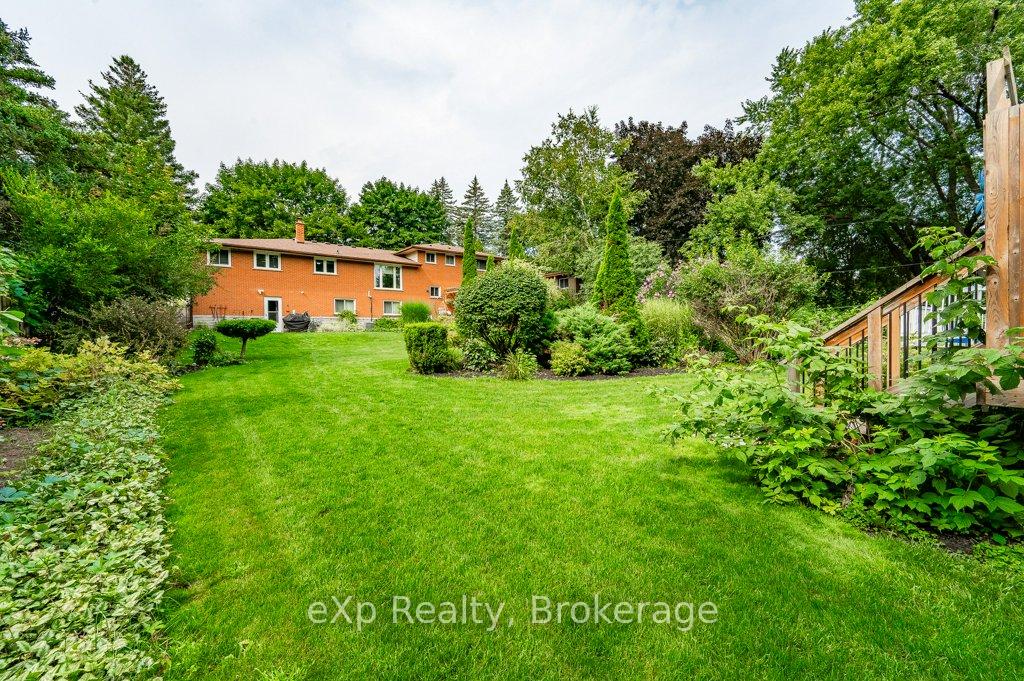 Photo 39 of 8 Malvern Crescent, Guelph, Pineridge/Westminster Woods — HOMEH
