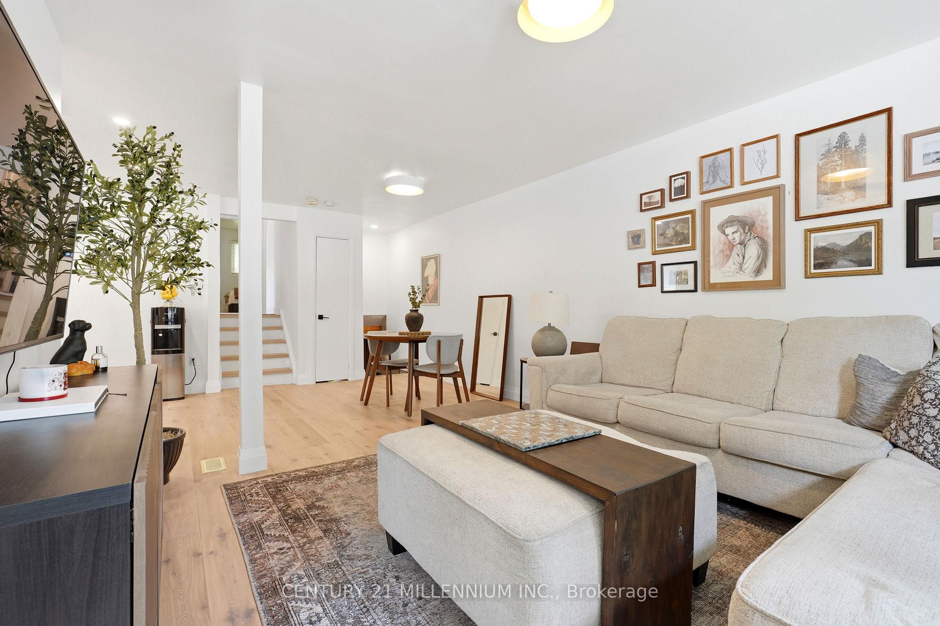 Photo 5 of 52 Carlton Drive, Orangeville — HOMEH