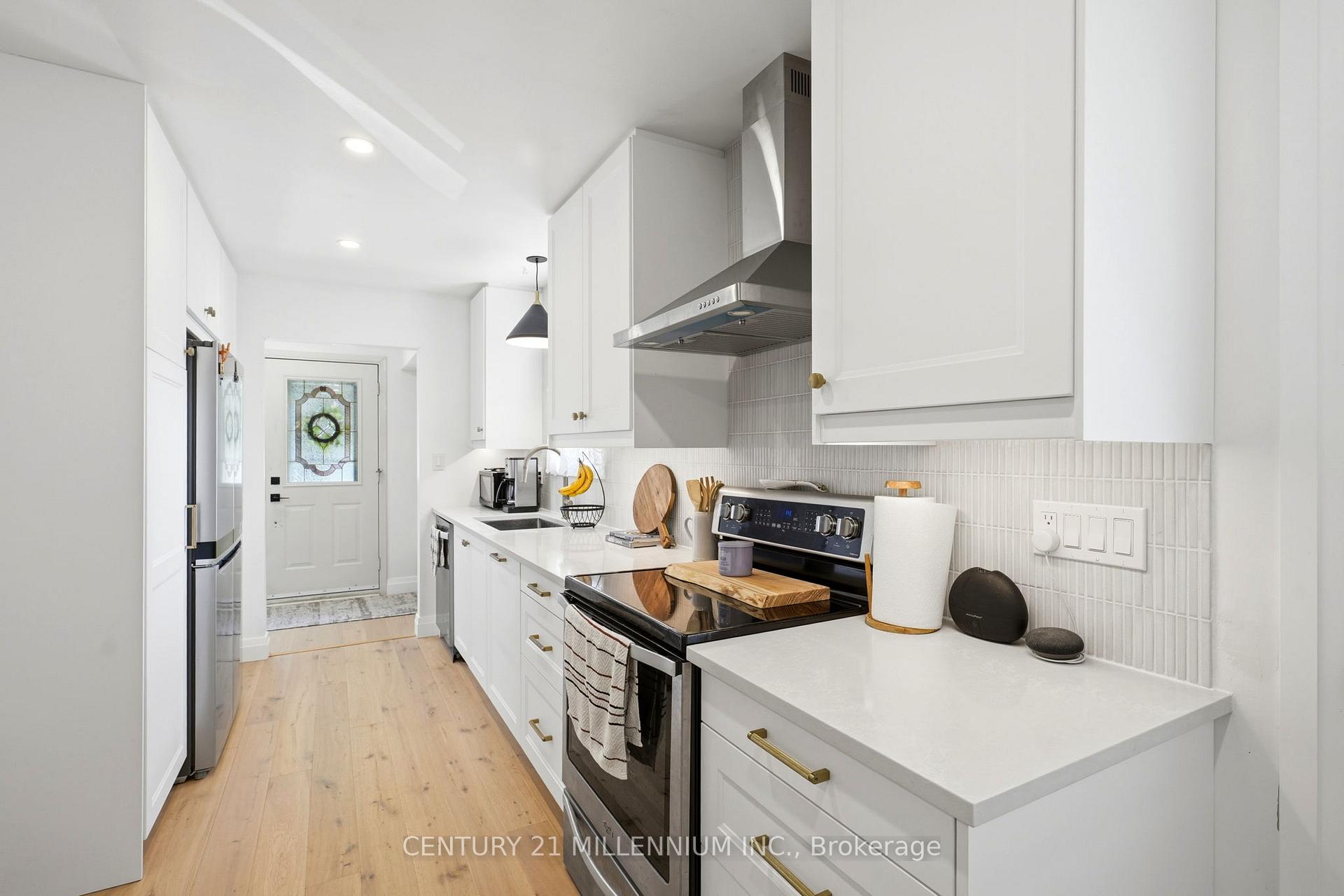 Photo 9 of 52 Carlton Drive, Orangeville — HOMEH