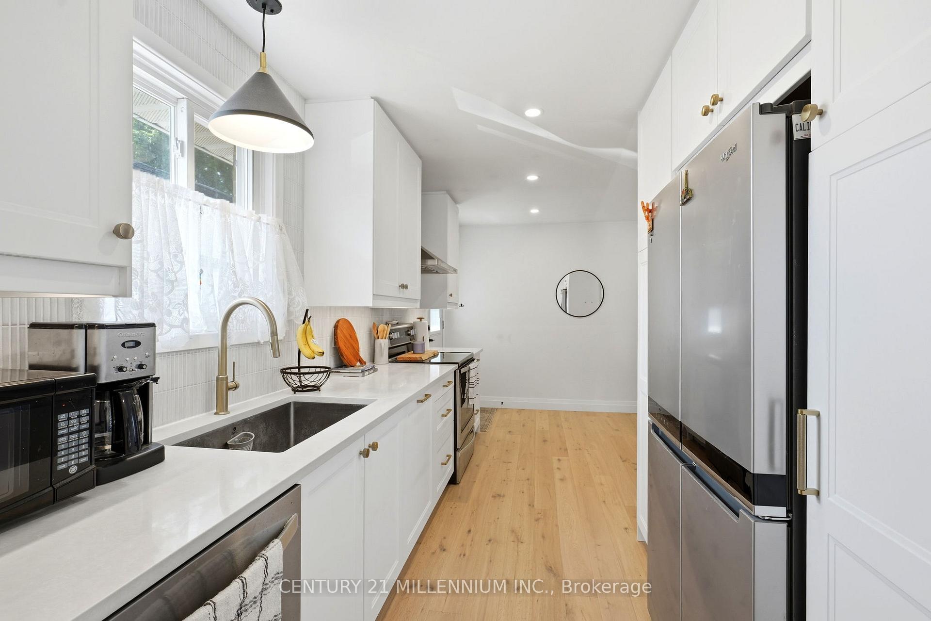 Photo 11 of 52 Carlton Drive, Orangeville — HOMEH