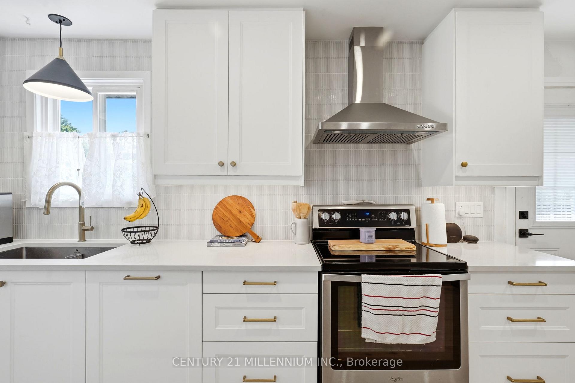 Photo 13 of 52 Carlton Drive, Orangeville — HOMEH