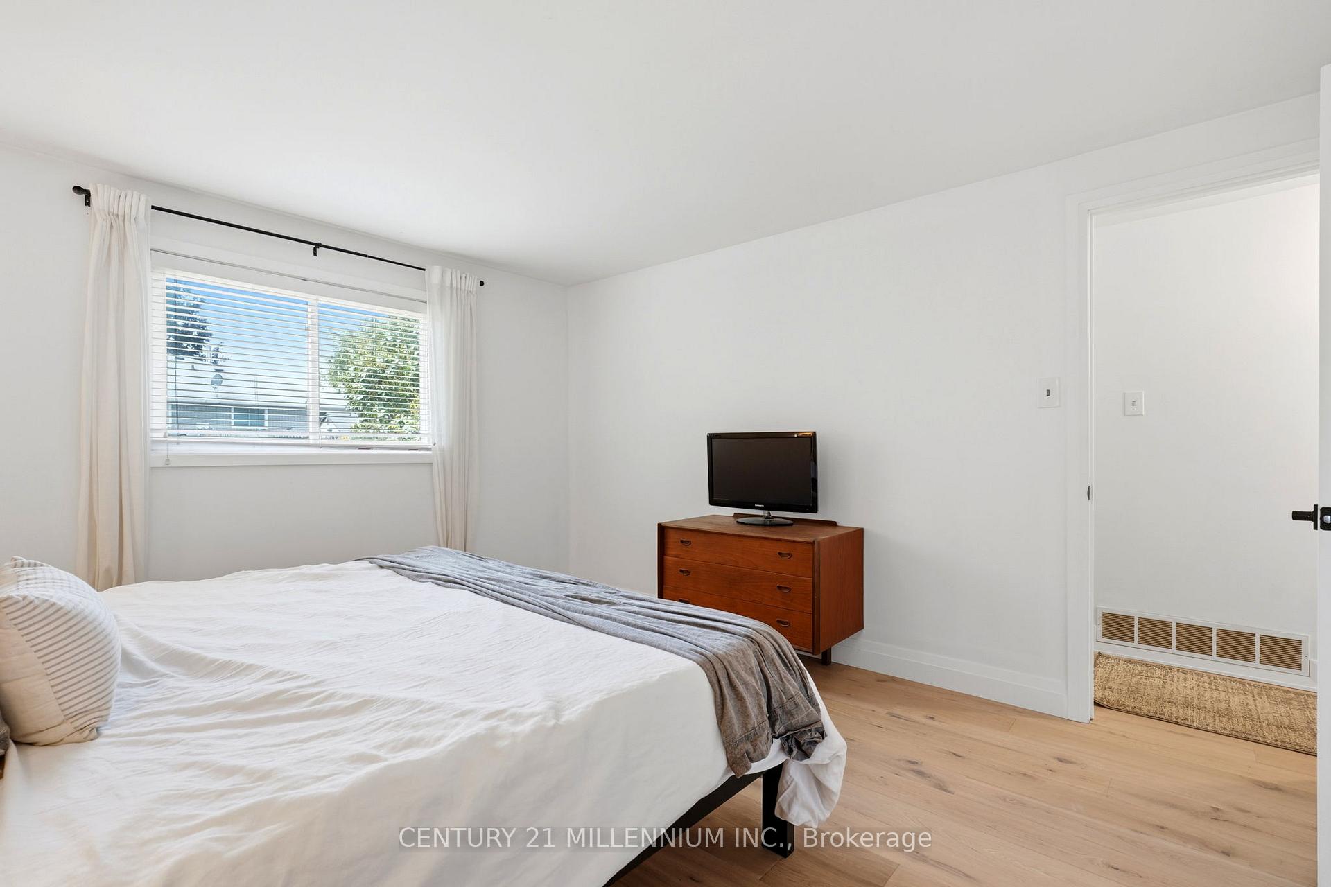 Photo 17 of 52 Carlton Drive, Orangeville — HOMEH