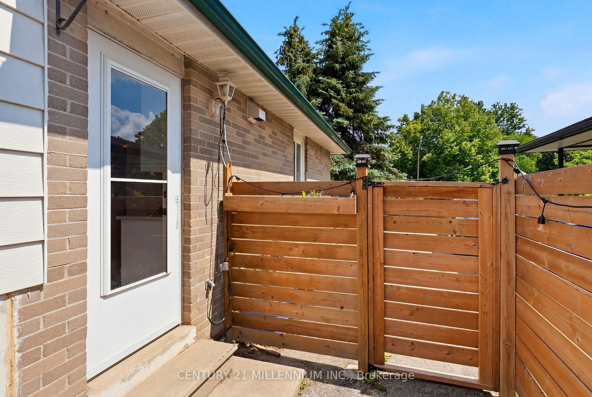 Photo 25 of 52 Carlton Drive, Orangeville — HOMEH