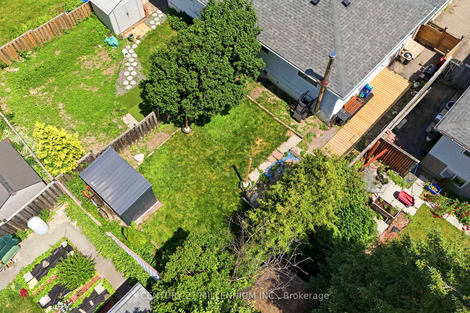 Photo 29 of 52 Carlton Drive, Orangeville — HOMEH