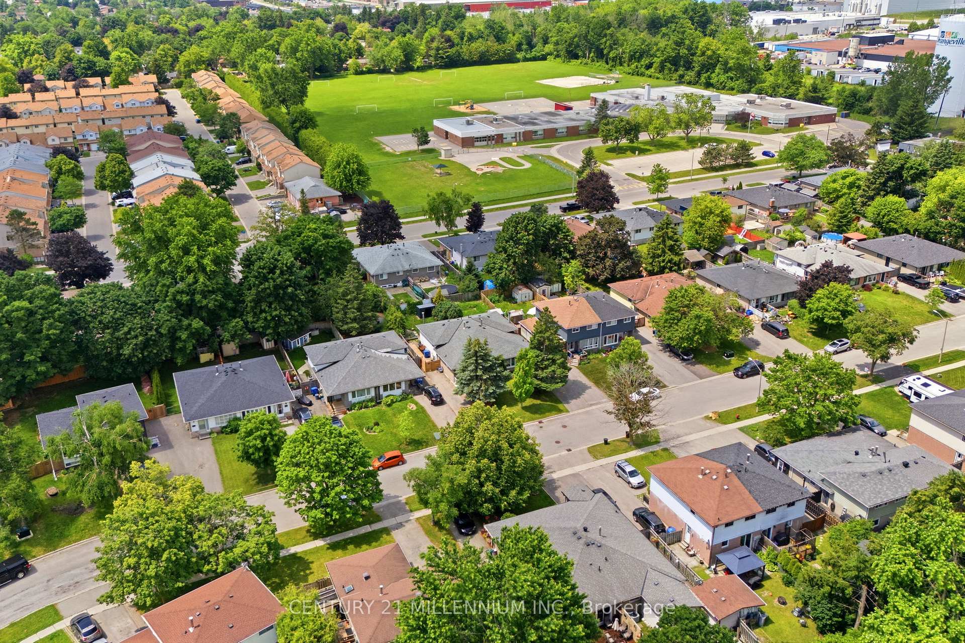 Photo 33 of 52 Carlton Drive, Orangeville — HOMEH