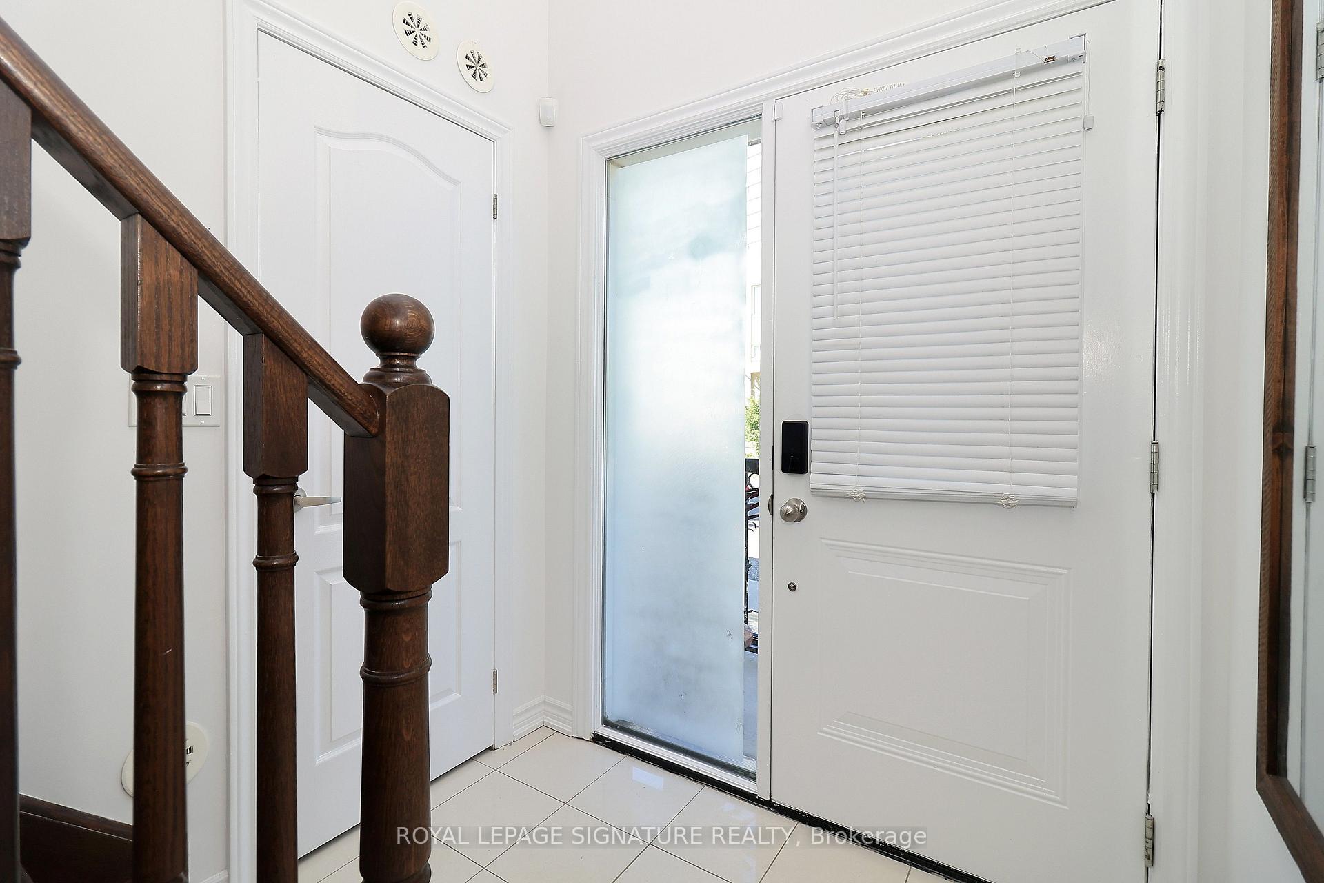 Photo 2 of 4 Coneflower Crescent, North York, Westminster-Branson — HOMEH