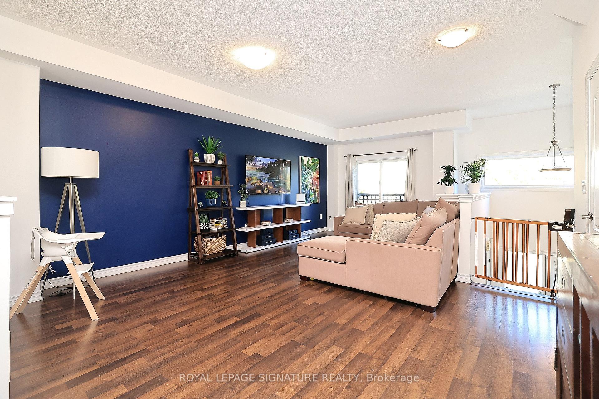 Photo 3 of 4 Coneflower Crescent, North York, Westminster-Branson — HOMEH