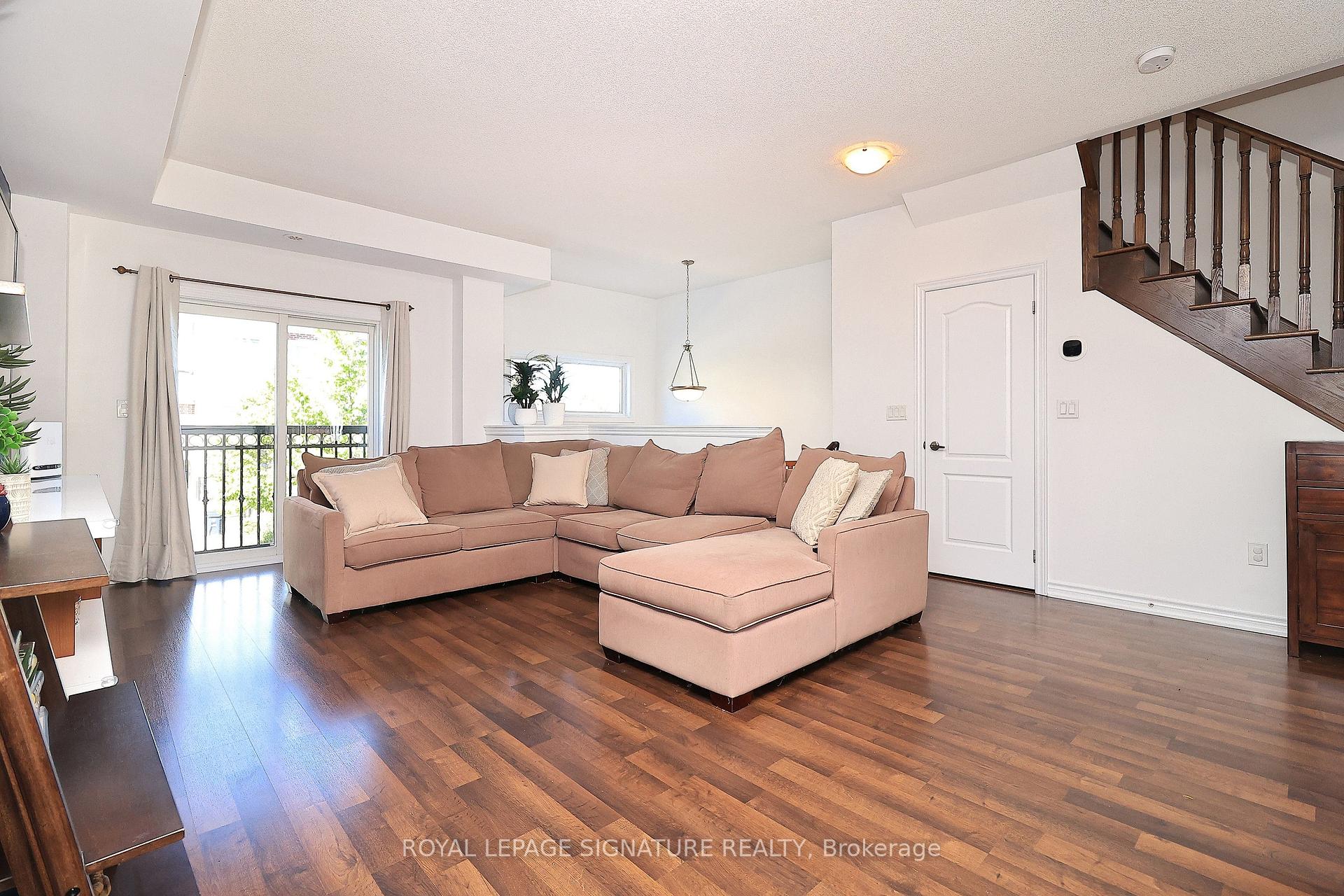 Photo 5 of 4 Coneflower Crescent, North York, Westminster-Branson — HOMEH