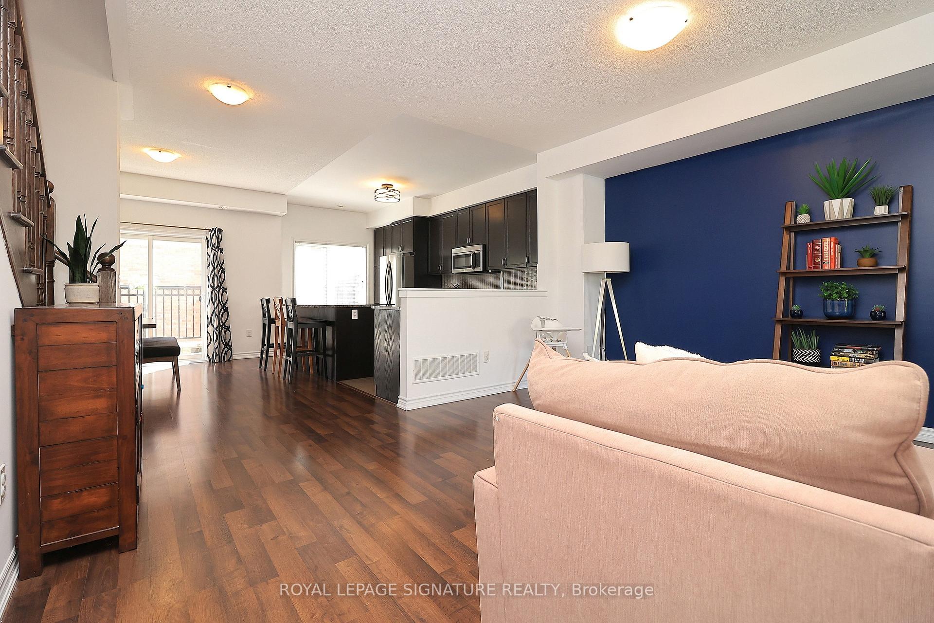 Photo 7 of 4 Coneflower Crescent, North York, Westminster-Branson — HOMEH