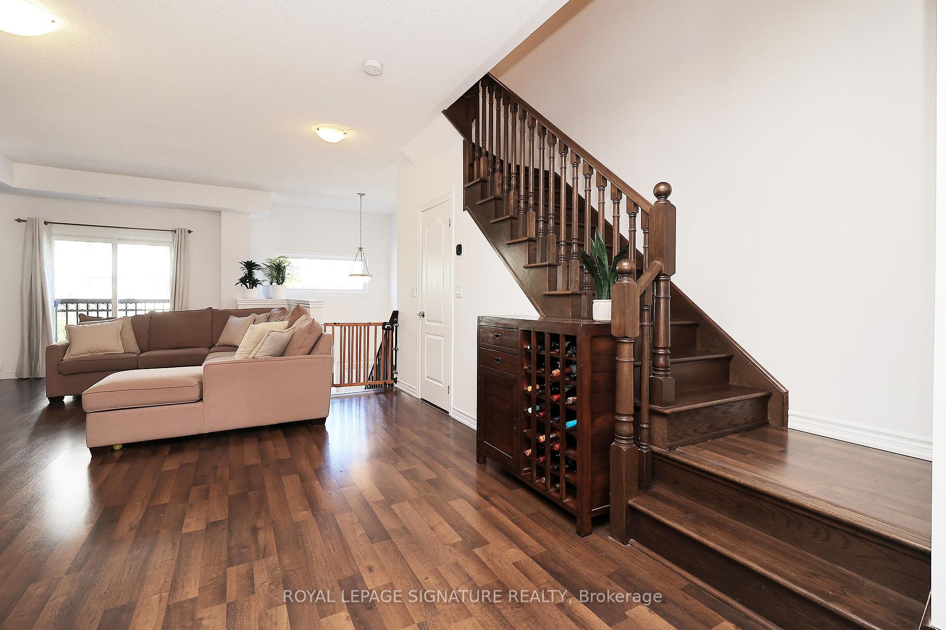 Photo 8 of 4 Coneflower Crescent, North York, Westminster-Branson — HOMEH