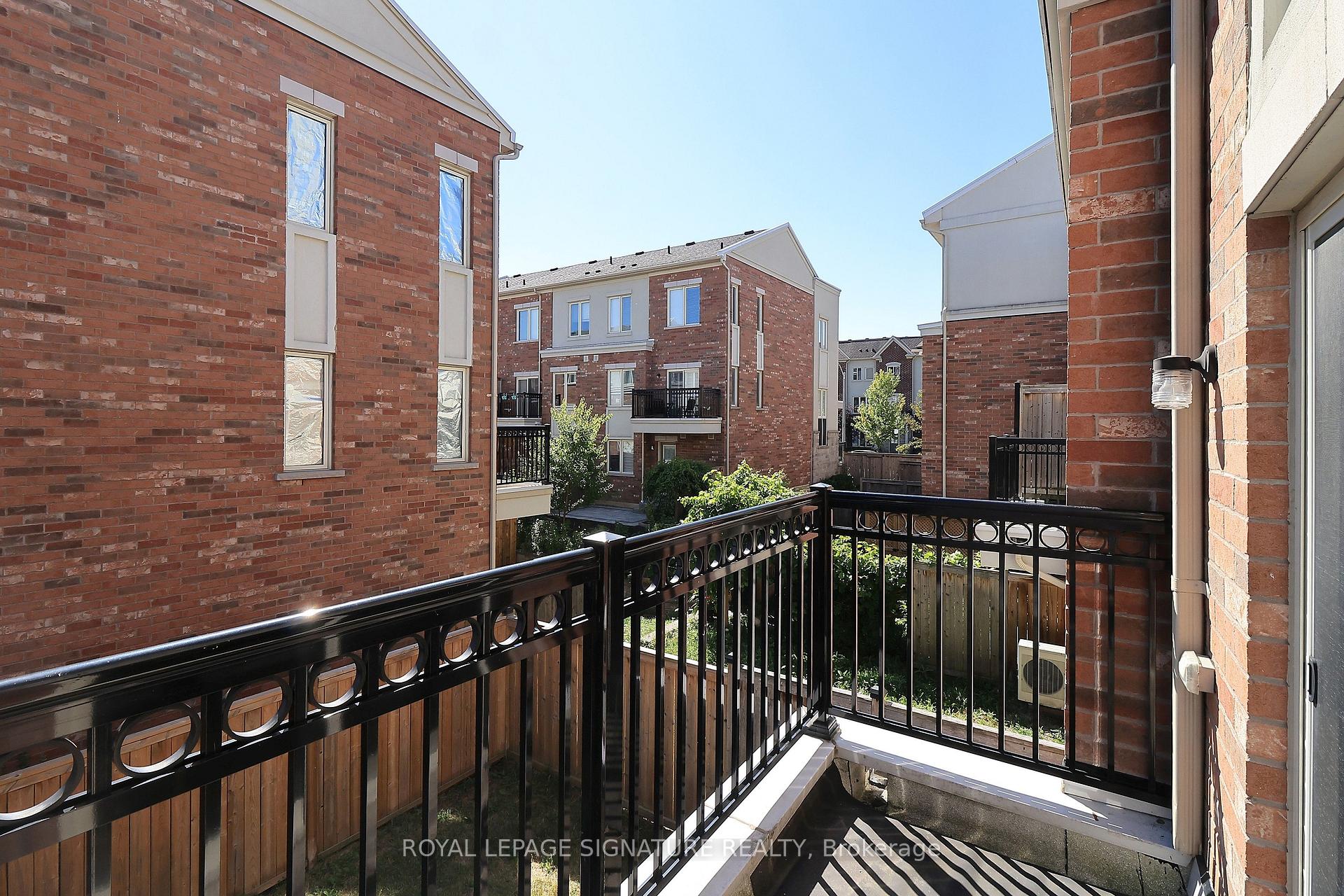 Photo 9 of 4 Coneflower Crescent, North York, Westminster-Branson — HOMEH