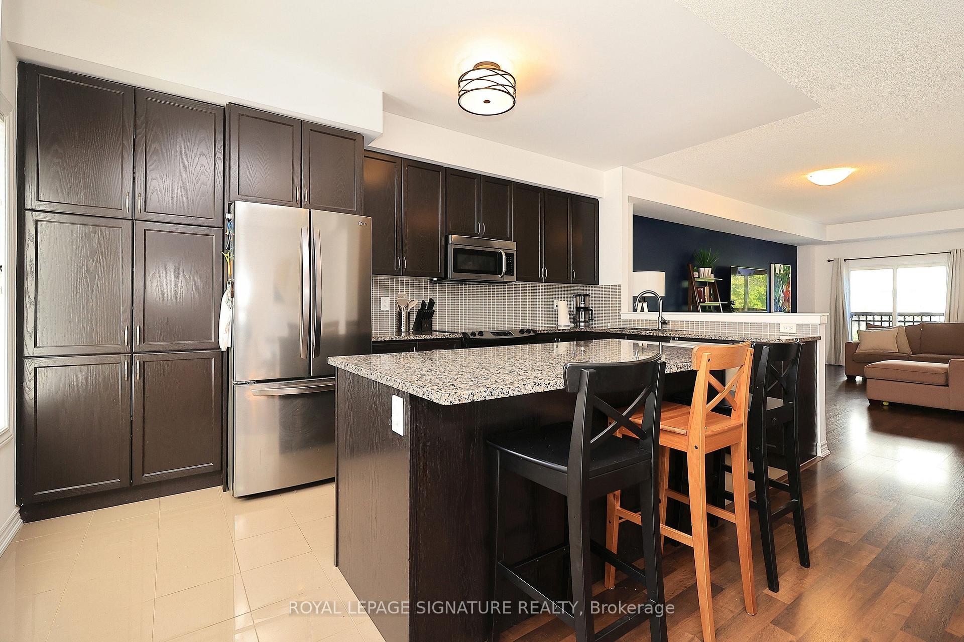 Photo 12 of 4 Coneflower Crescent, North York, Westminster-Branson — HOMEH