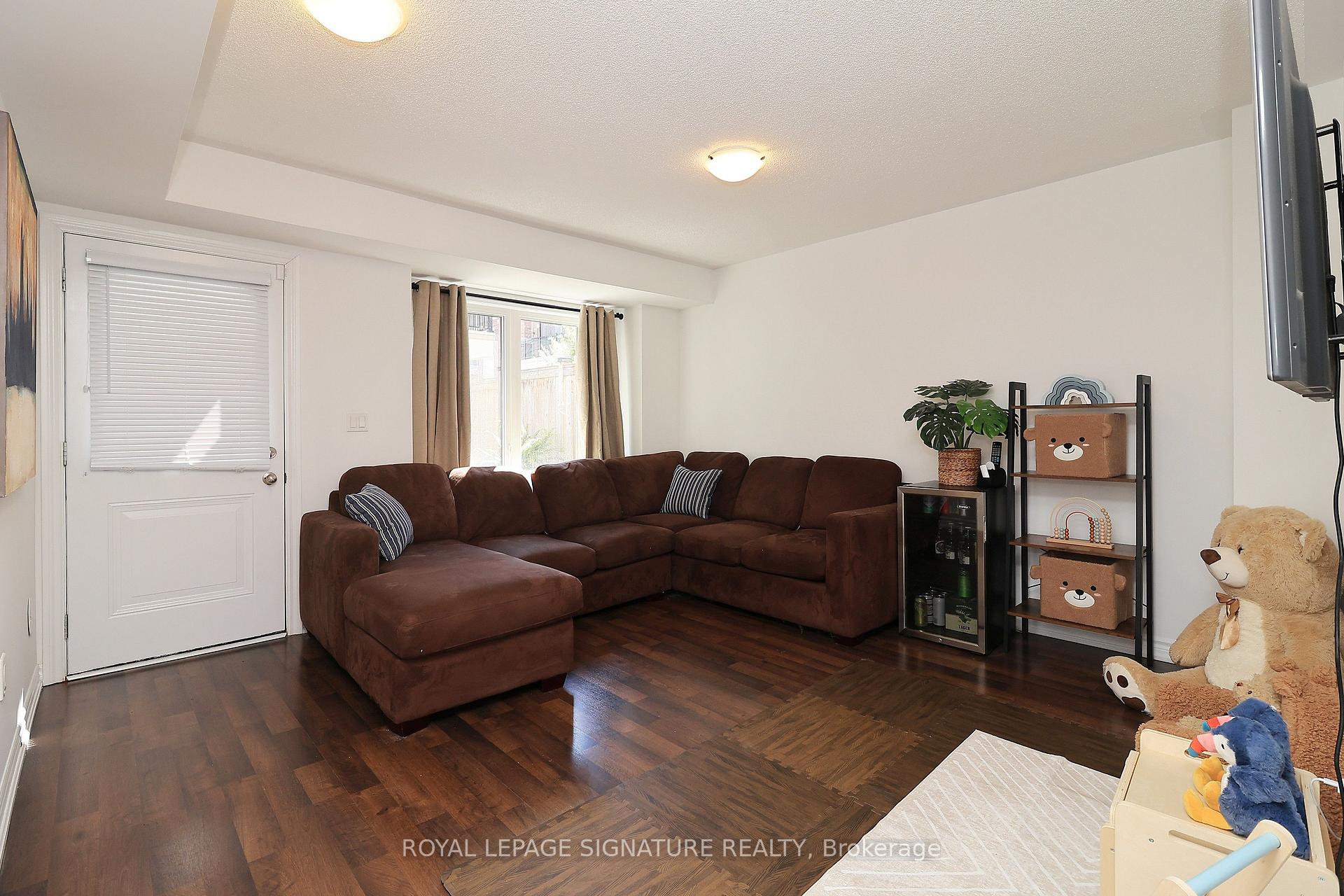 Photo 18 of 4 Coneflower Crescent, North York, Westminster-Branson — HOMEH