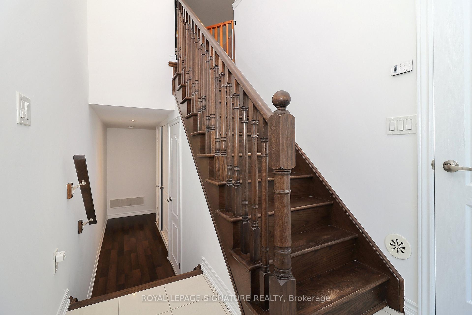 Photo 22 of 4 Coneflower Crescent, North York, Westminster-Branson — HOMEH