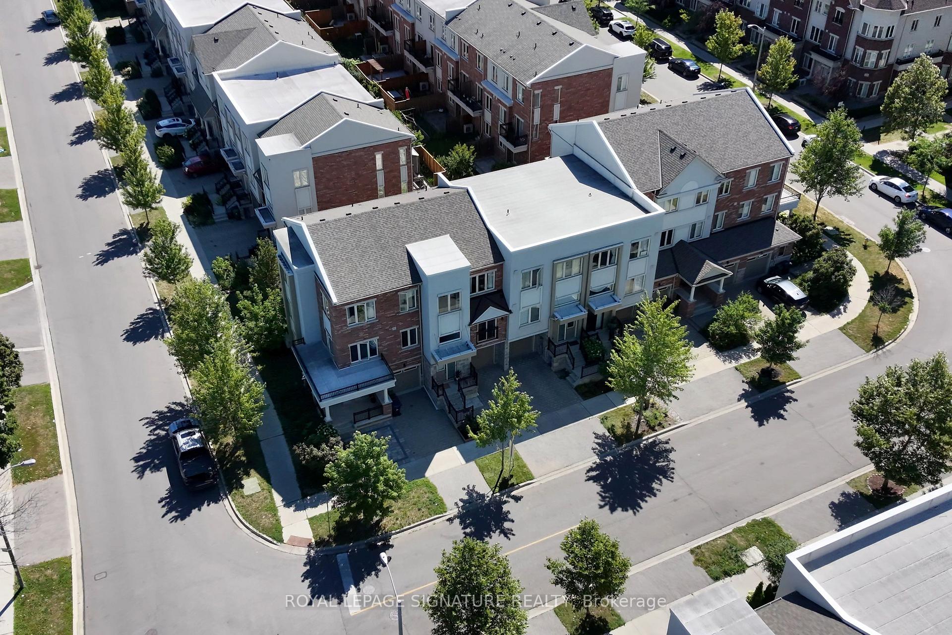 Photo 38 of 4 Coneflower Crescent, North York, Westminster-Branson — HOMEH