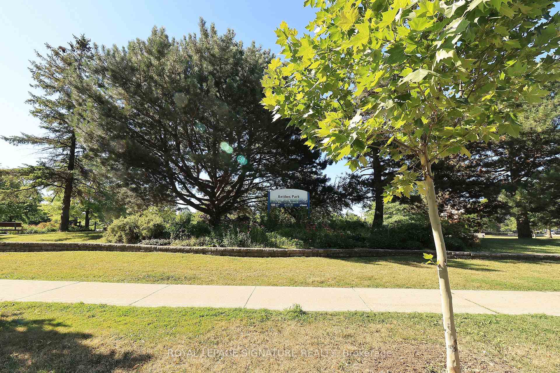 Photo 43 of 4 Coneflower Crescent, North York, Westminster-Branson — HOMEH