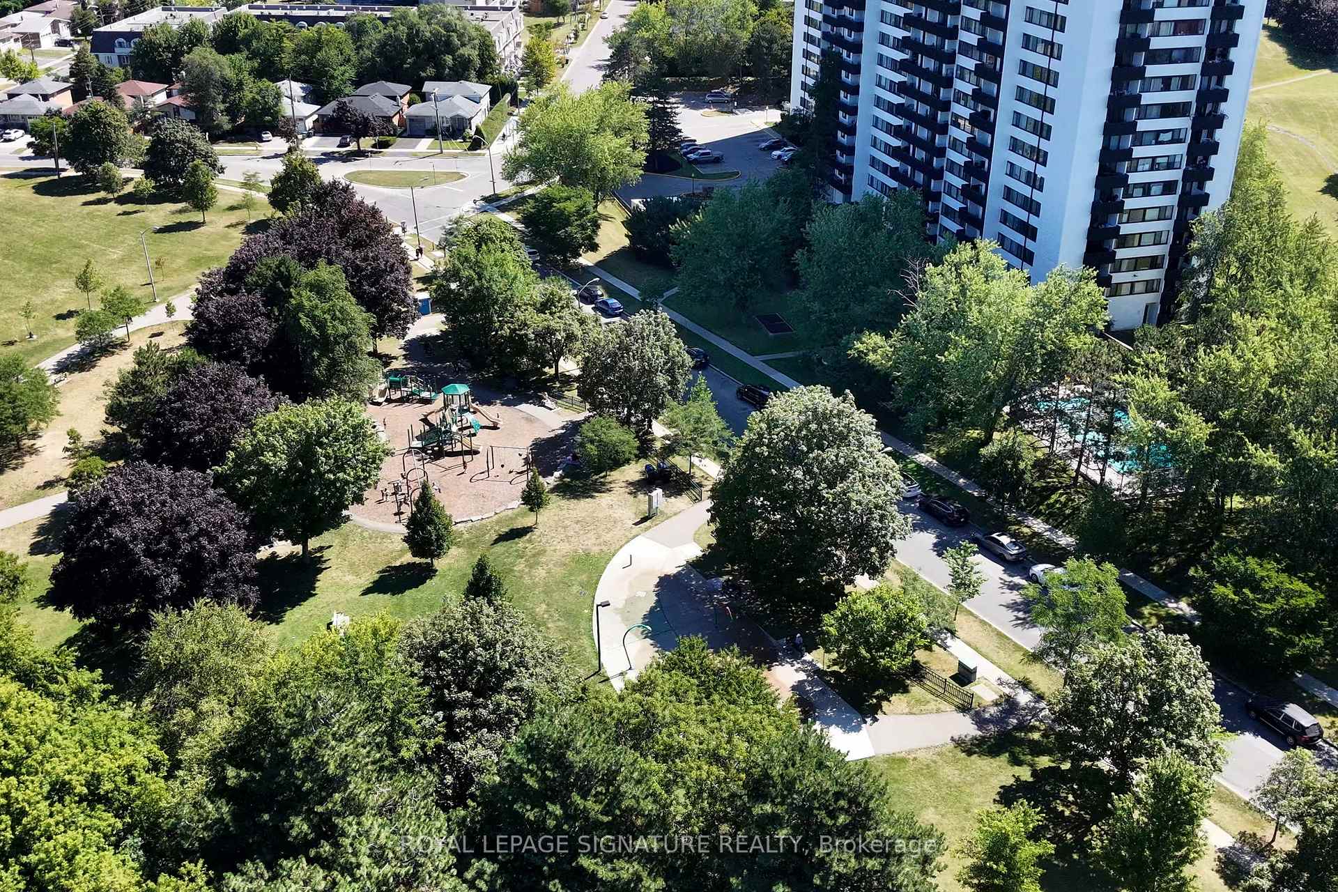 Photo 45 of 4 Coneflower Crescent, North York, Westminster-Branson — HOMEH