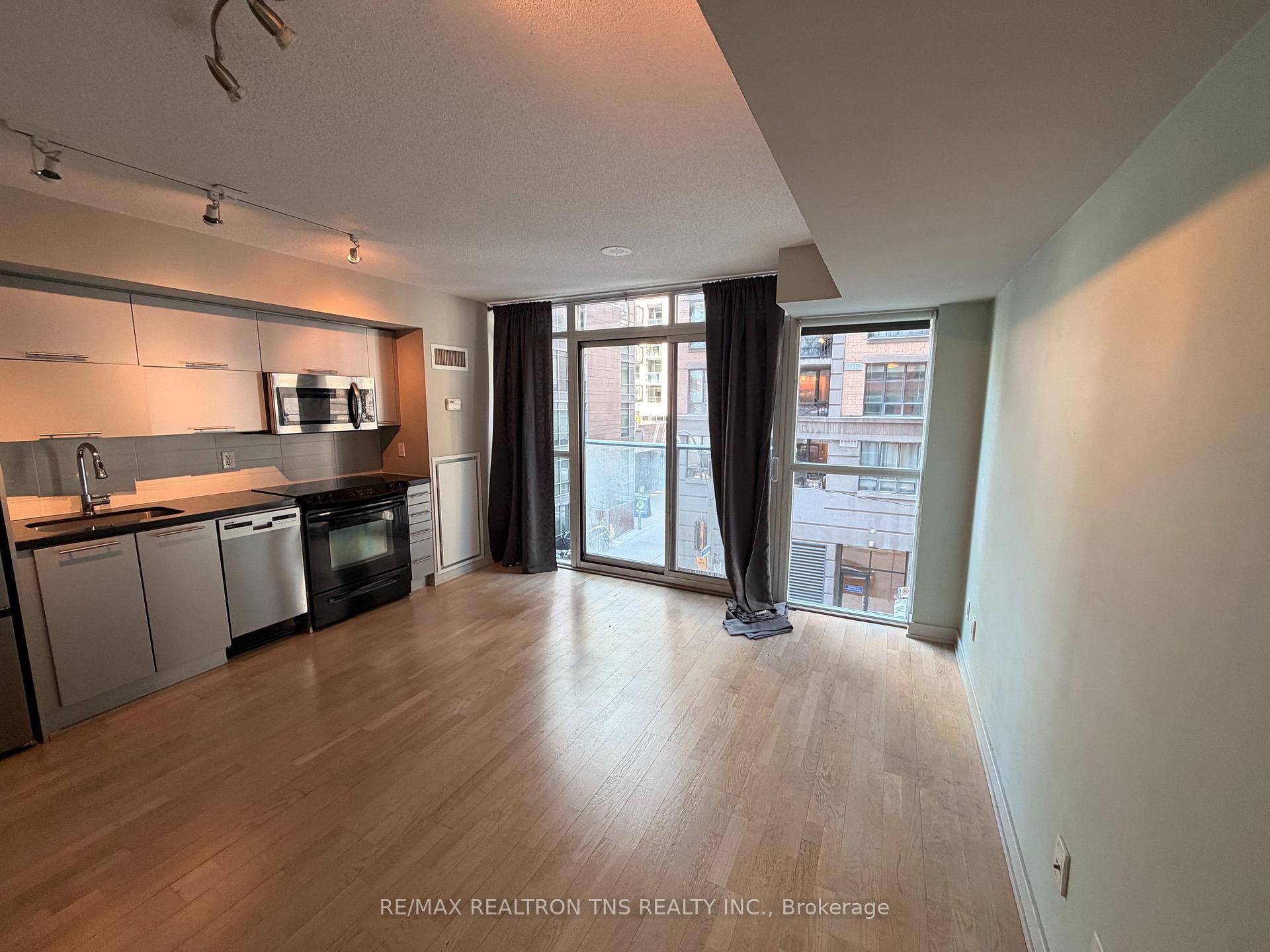 Photo 3 of Unit 305, 126 Simcoe Street, Toronto, Waterfront Communities — HOMEH