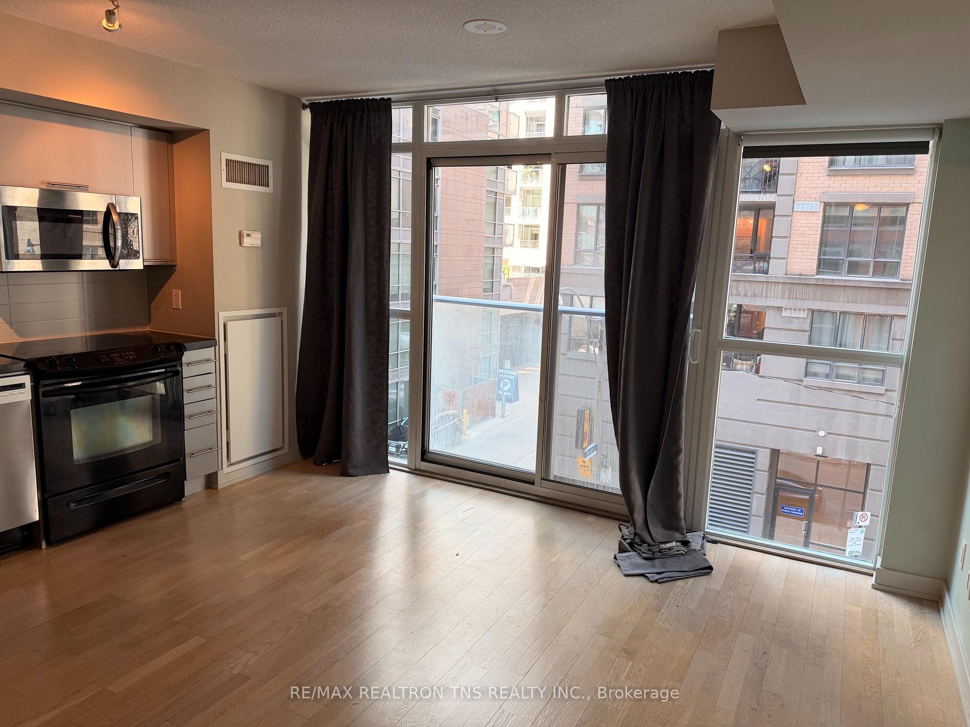 Photo 5 of Unit 305, 126 Simcoe Street, Toronto, Waterfront Communities — HOMEH
