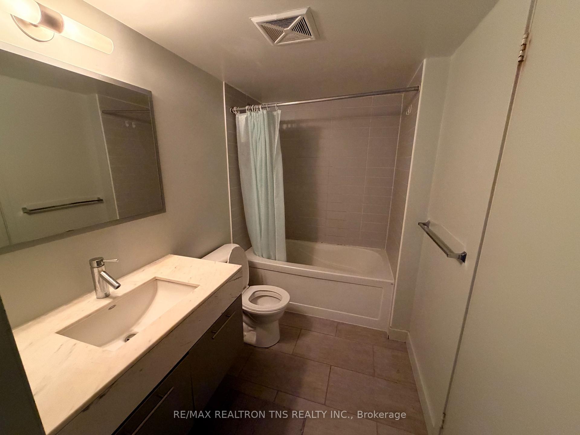 Photo 6 of Unit 305, 126 Simcoe Street, Toronto, Waterfront Communities — HOMEH