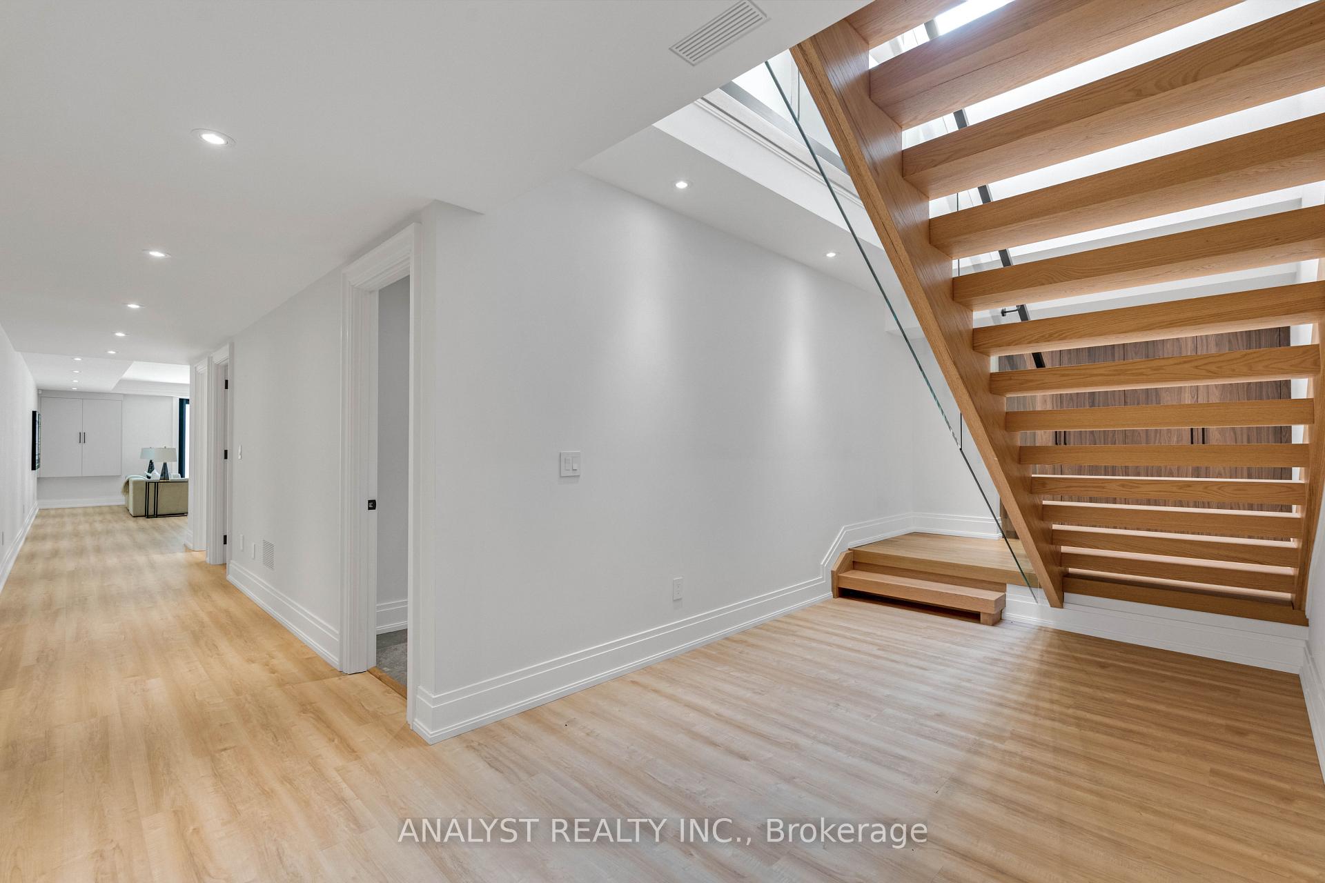 Photo 31 of 82 Donhill Crescent, Vaughan, Kleinburg — HOMEH