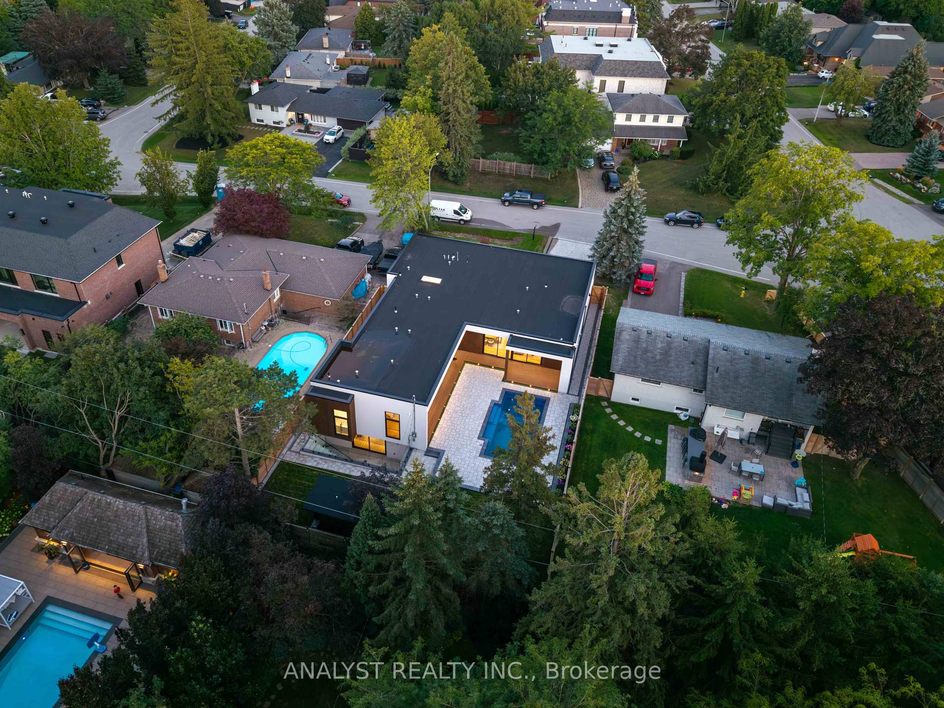 Photo 49 of 82 Donhill Crescent, Vaughan, Kleinburg — HOMEH