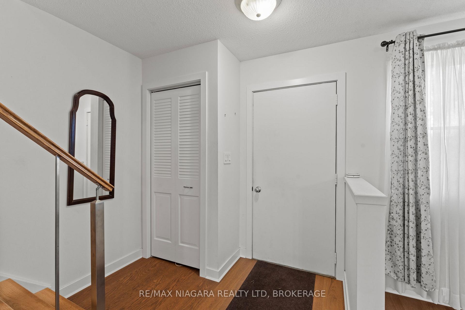 Photo 3 of 47 Birchpark Drive, Grimsby, Grimsby Beach — HOMEH