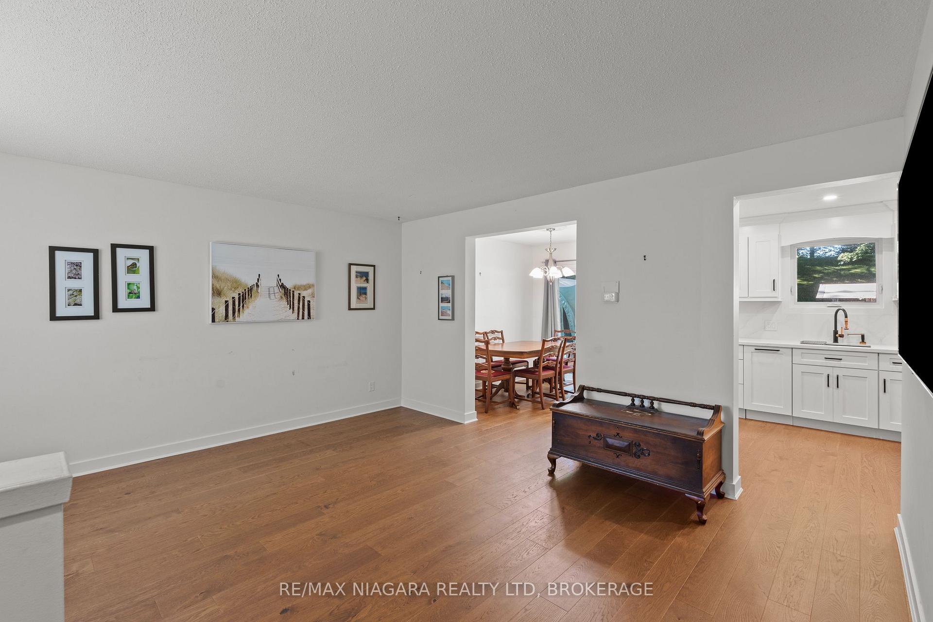 Photo 4 of 47 Birchpark Drive, Grimsby, Grimsby Beach — HOMEH