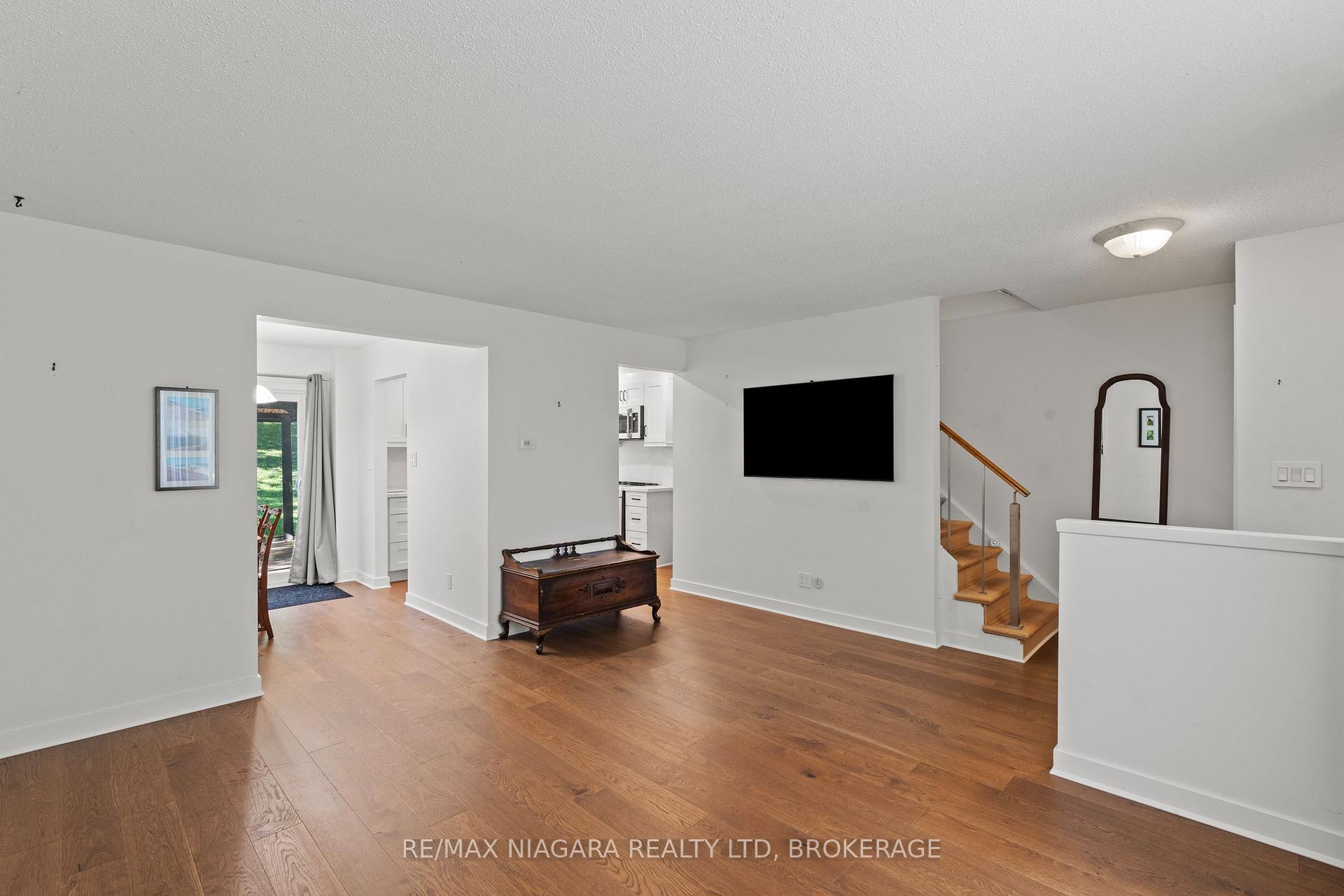 Photo 5 of 47 Birchpark Drive, Grimsby, Grimsby Beach — HOMEH