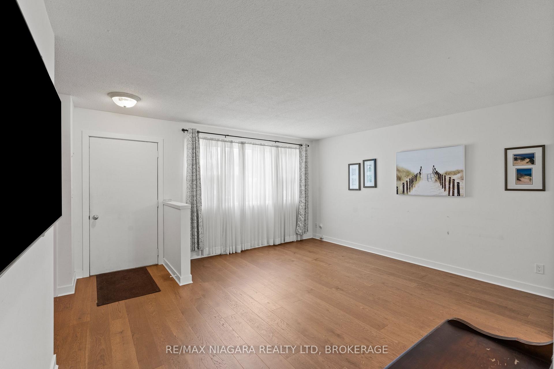 Photo 6 of 47 Birchpark Drive, Grimsby, Grimsby Beach — HOMEH
