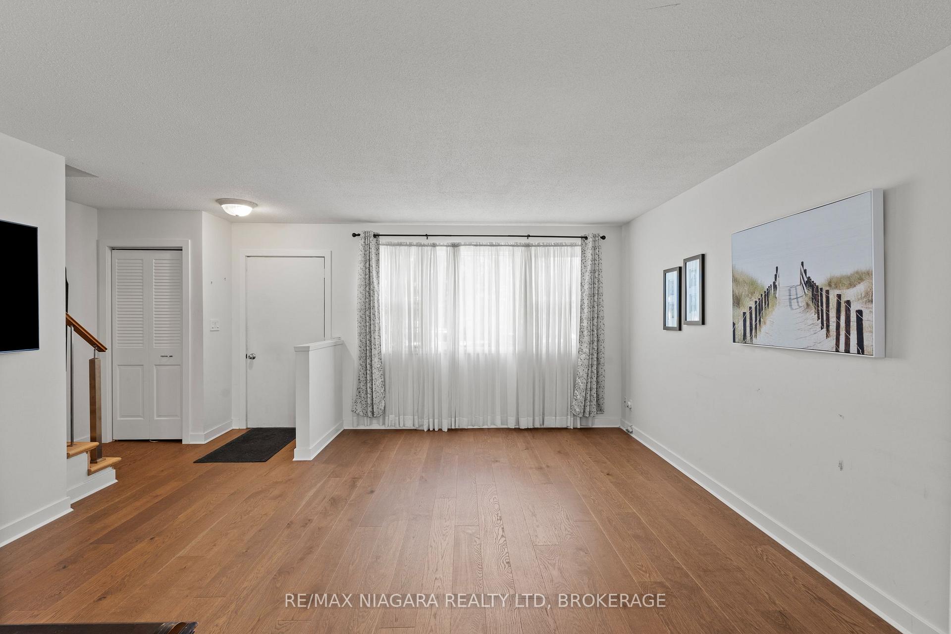 Photo 7 of 47 Birchpark Drive, Grimsby, Grimsby Beach — HOMEH