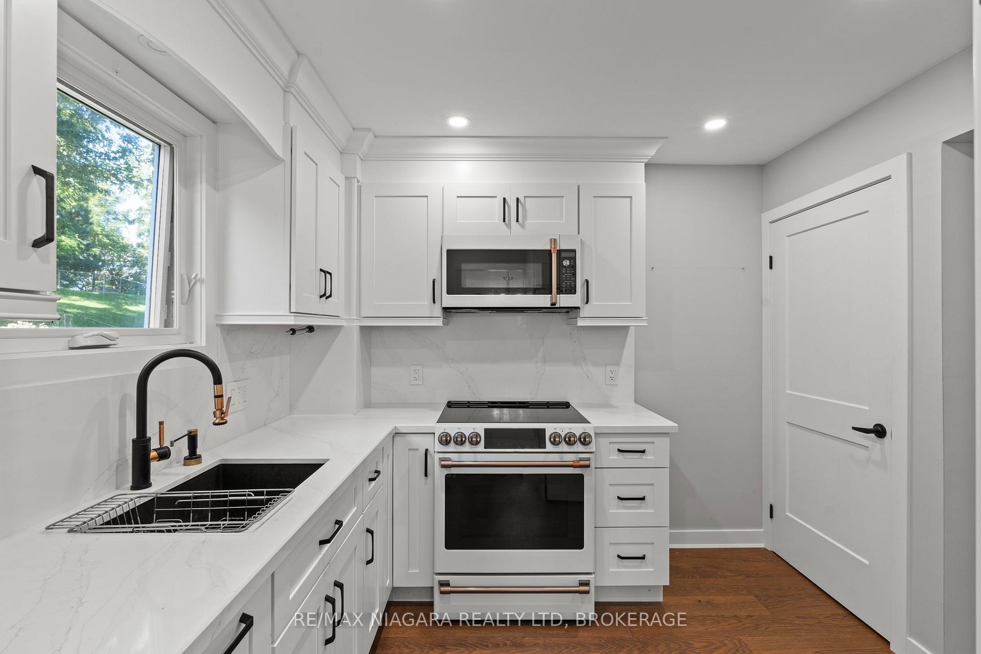Photo 10 of 47 Birchpark Drive, Grimsby, Grimsby Beach — HOMEH
