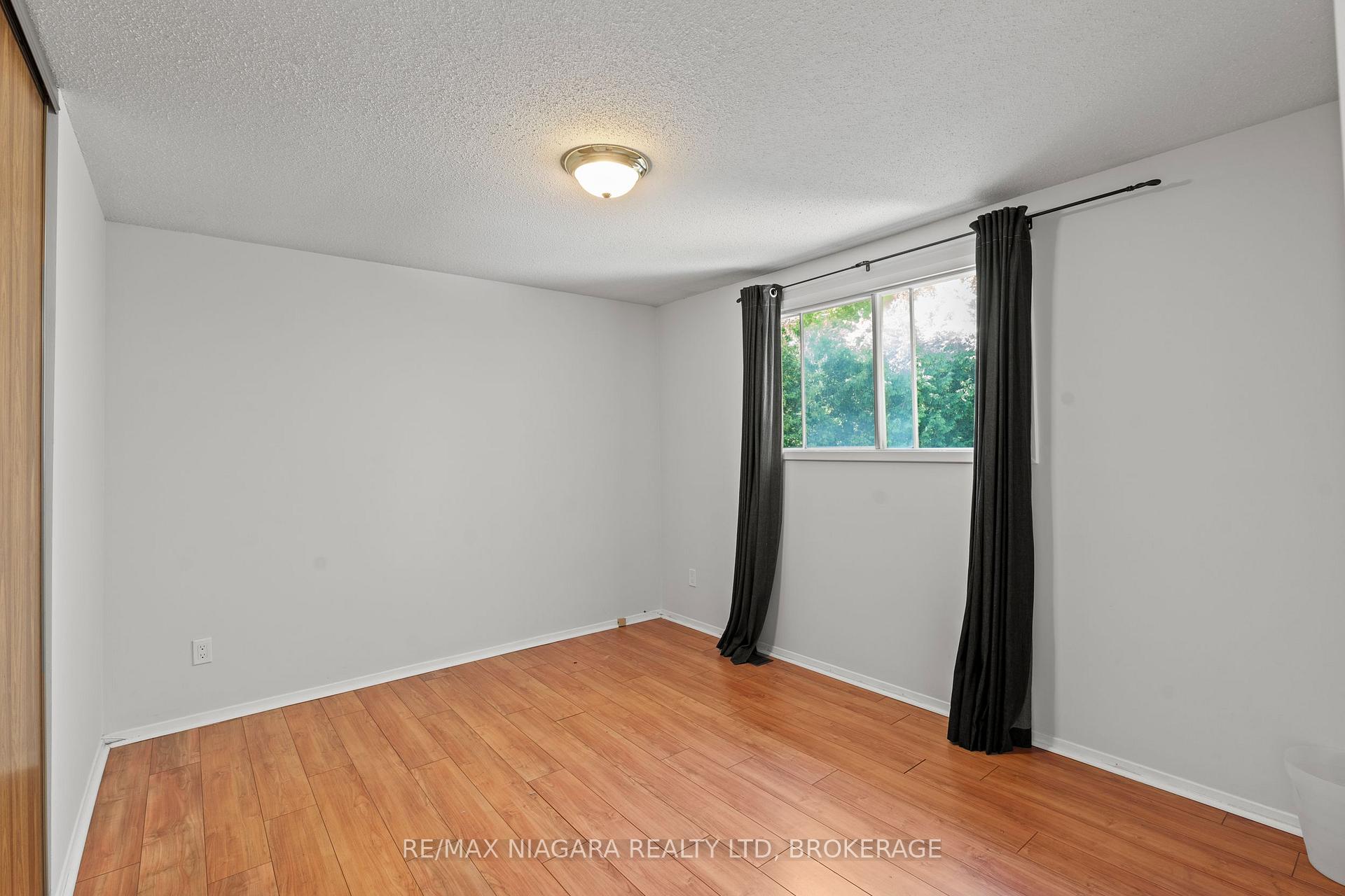 Photo 13 of 47 Birchpark Drive, Grimsby, Grimsby Beach — HOMEH